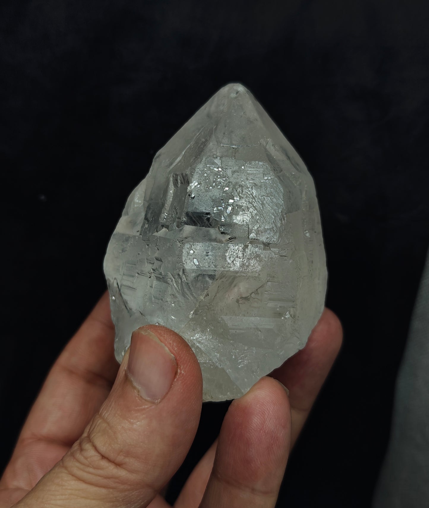 Natural clear terminated Quartz Crystal 306 grams