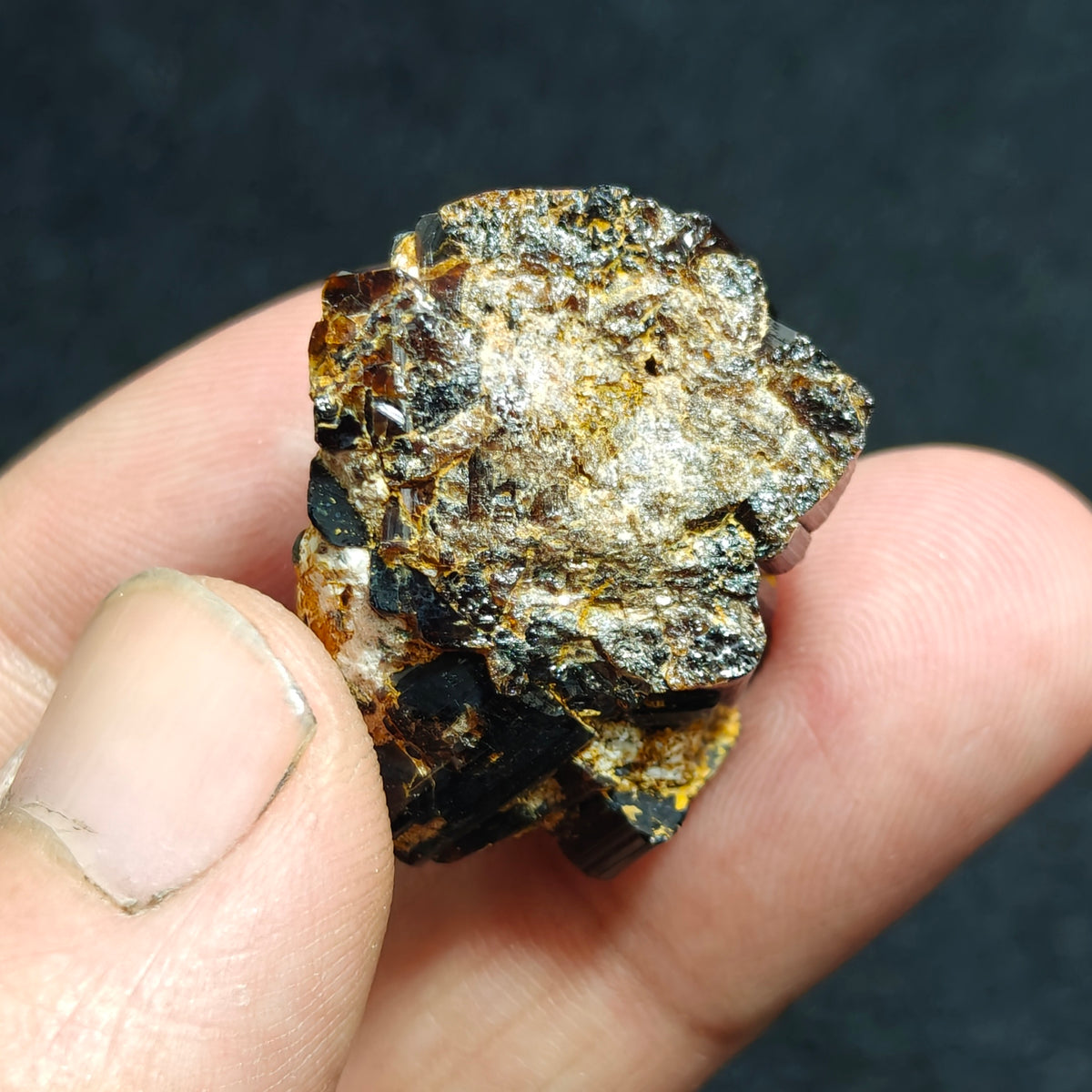 Vesuvianite on matrix 19 grams