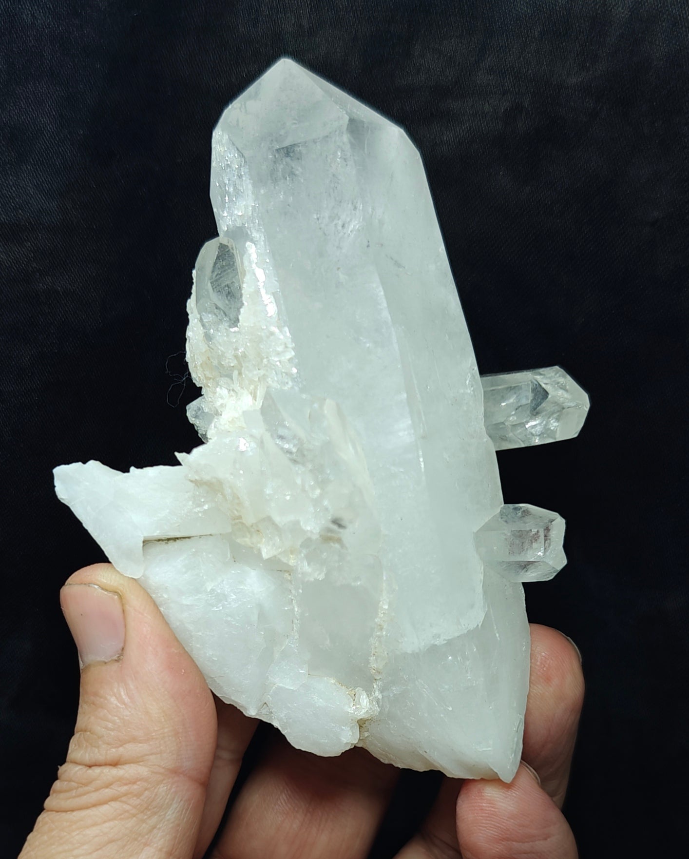 An amazing beautifully terminated clear Quartz Crystals cluster 223 grams