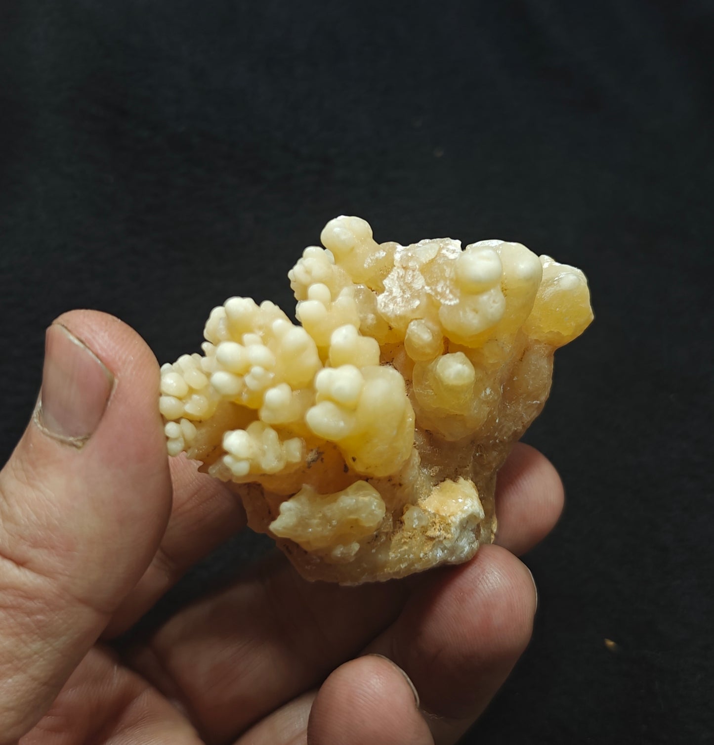 An aesthetic specimen of aragonite flower shape natural terminated crystals 89 grams