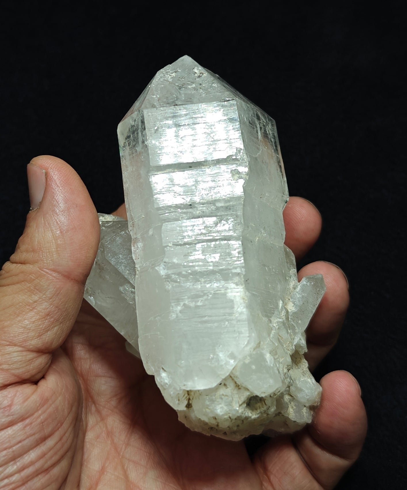 An amazing specimen of beautifully terminated quartz Crystals 433 grams