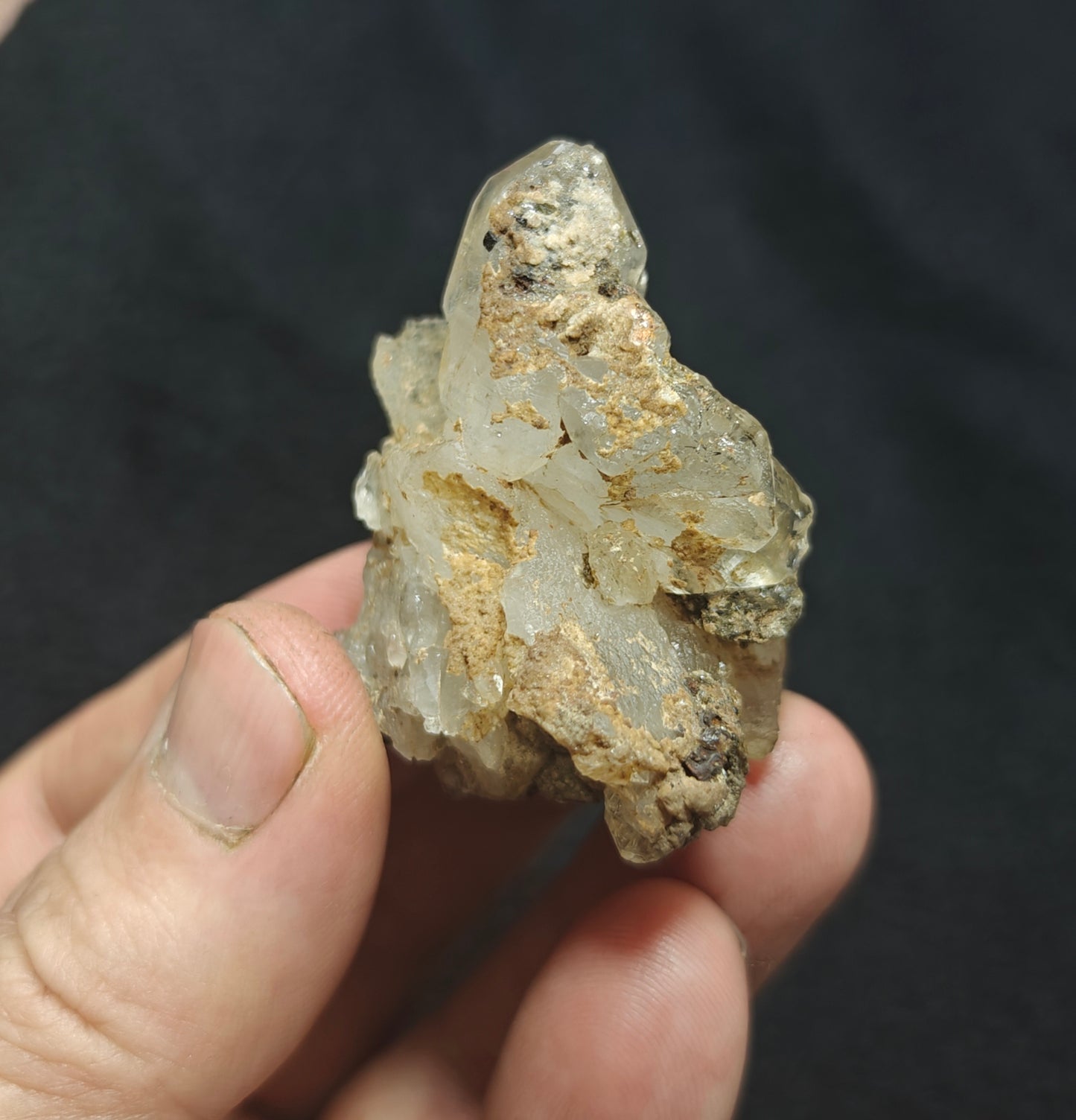 Natural Quartz with siderite 41 grams
