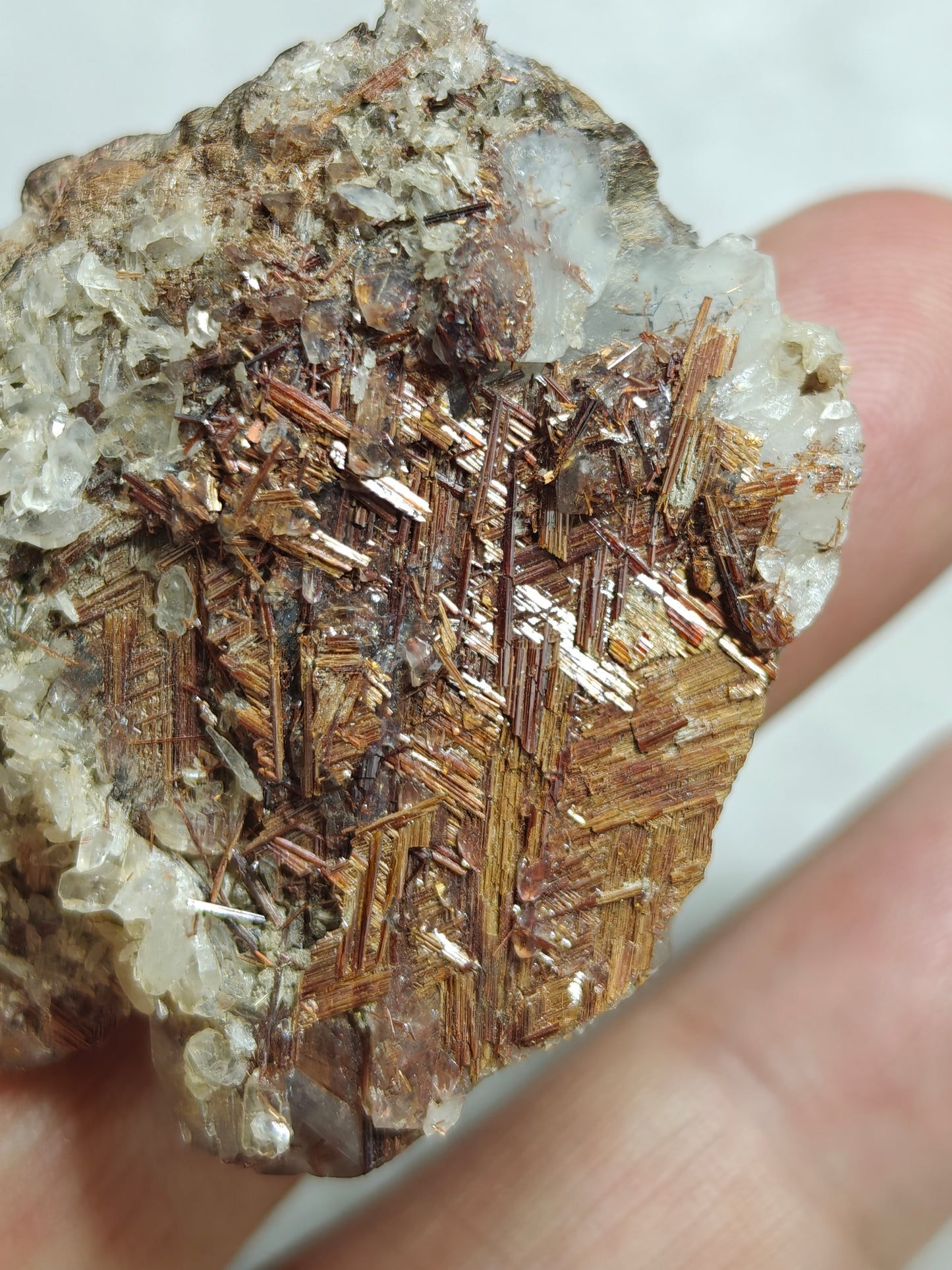 Natural Quartz Crystal with Rutiles Saginite 36 grams