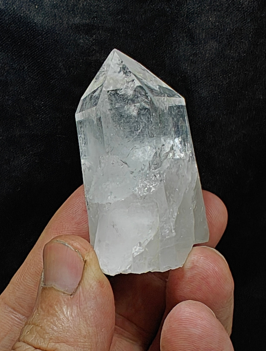 Natural clear quartz crystal 72 grams