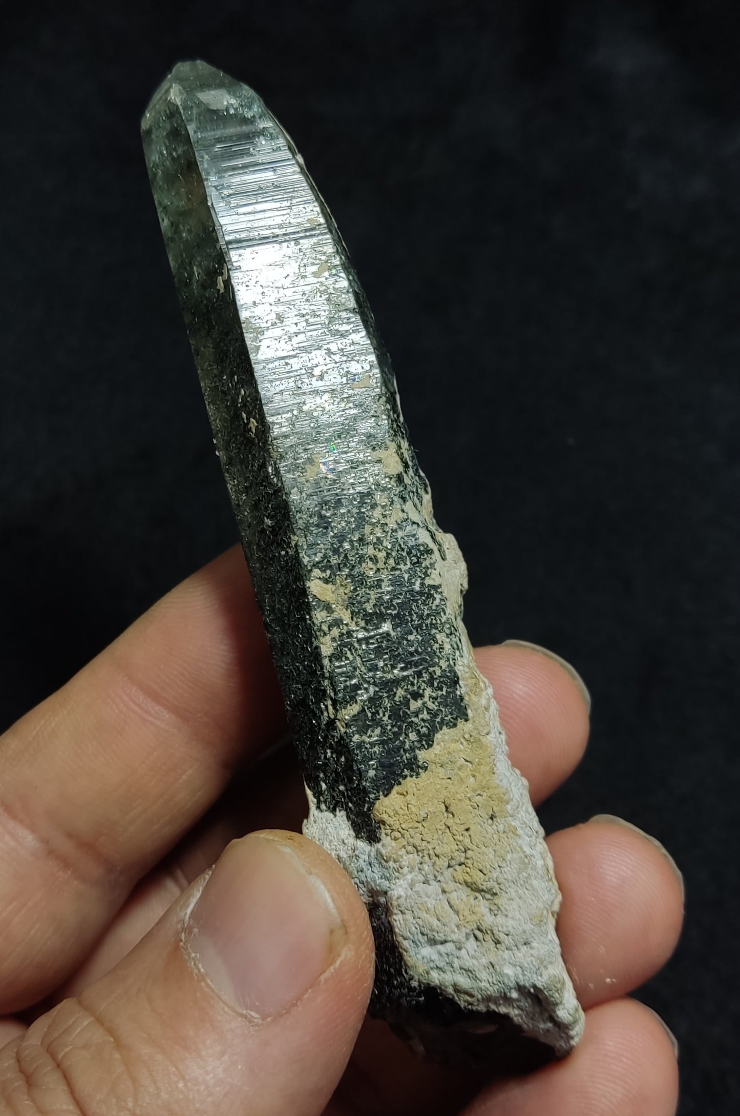 Natural chlorite Quartz crystal point 67 grams