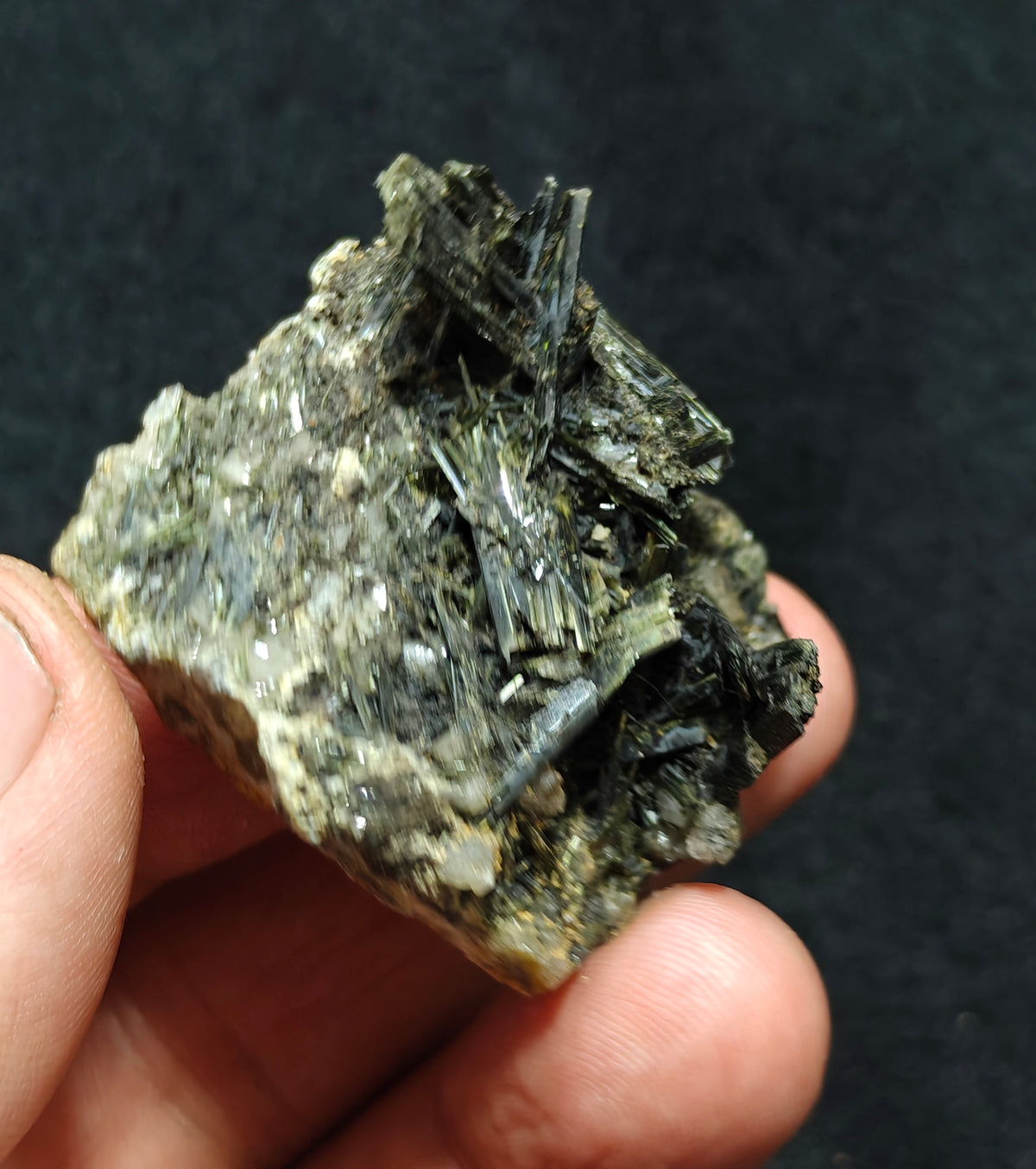 Natural Aegirine cluster 32 grams