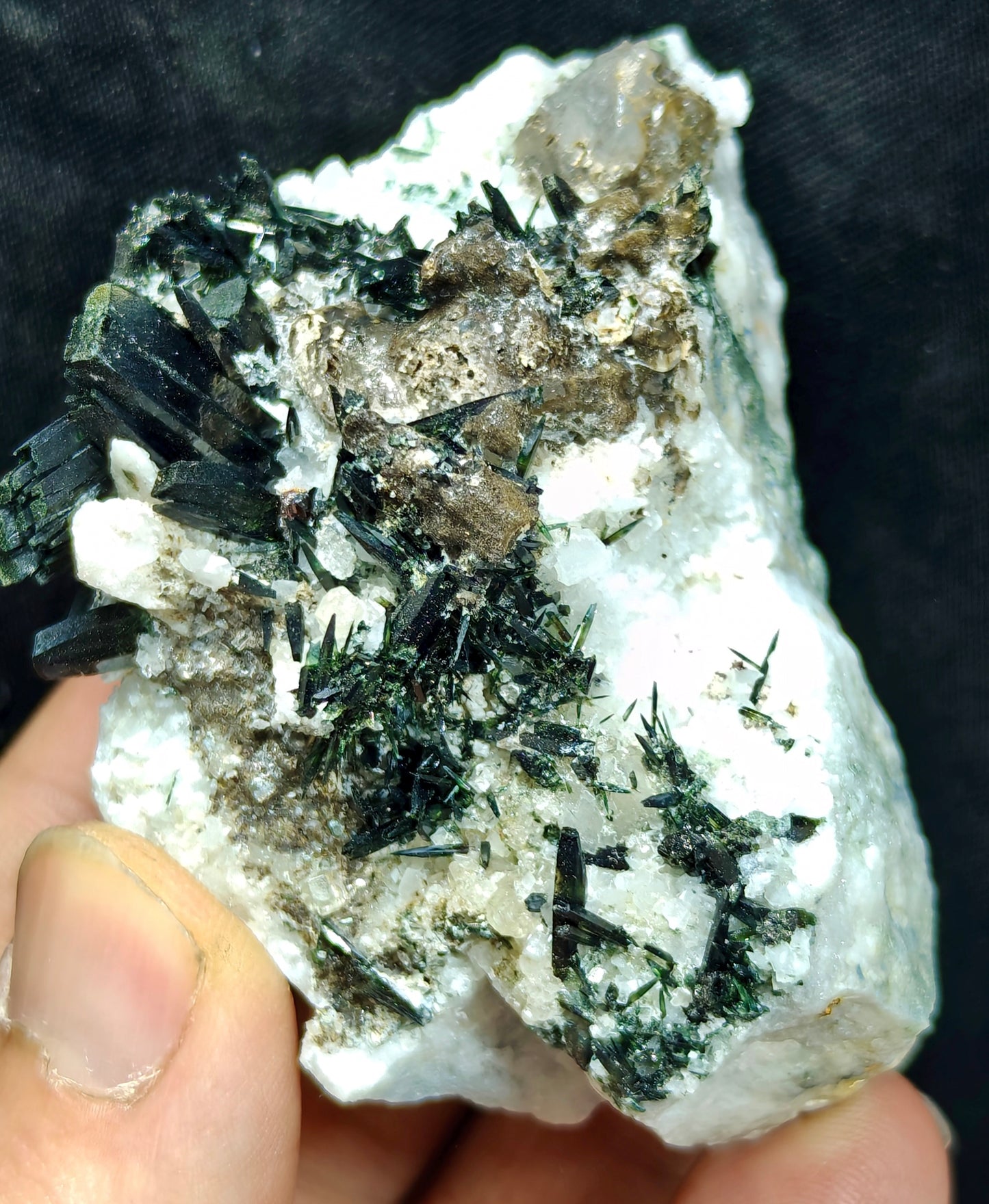 Single beautiful aesthetic aegirine crystals specimen 175 grams