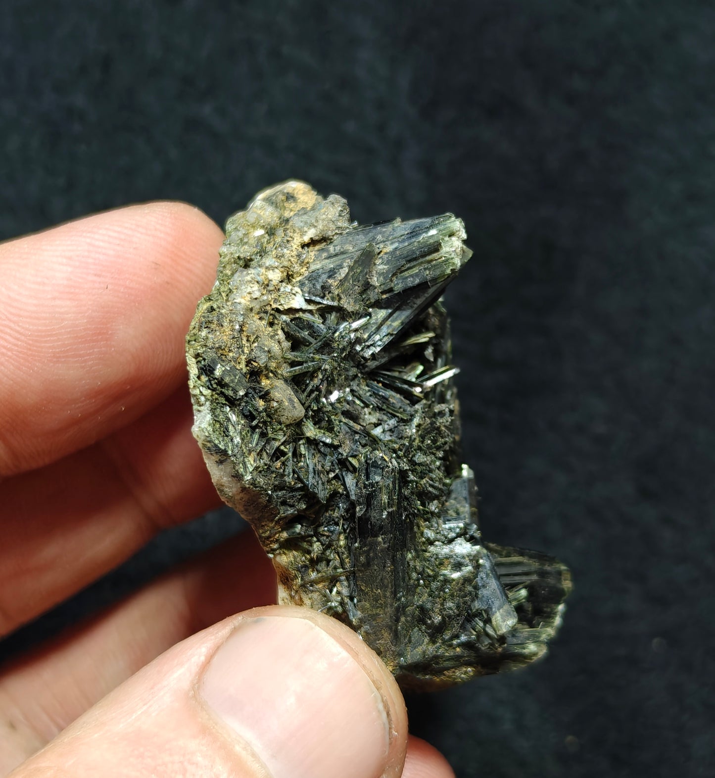 Natural Aegirine cluster 32 grams