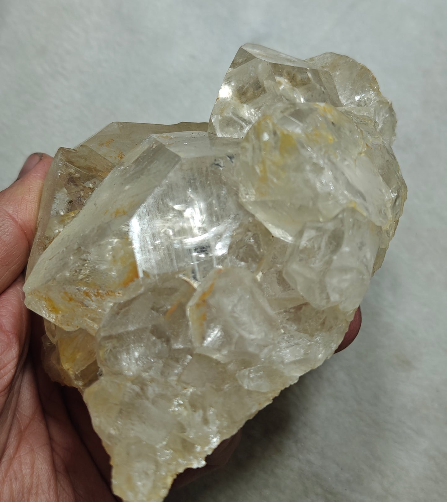 Quartz crystals having gwindle like formations 694 grams