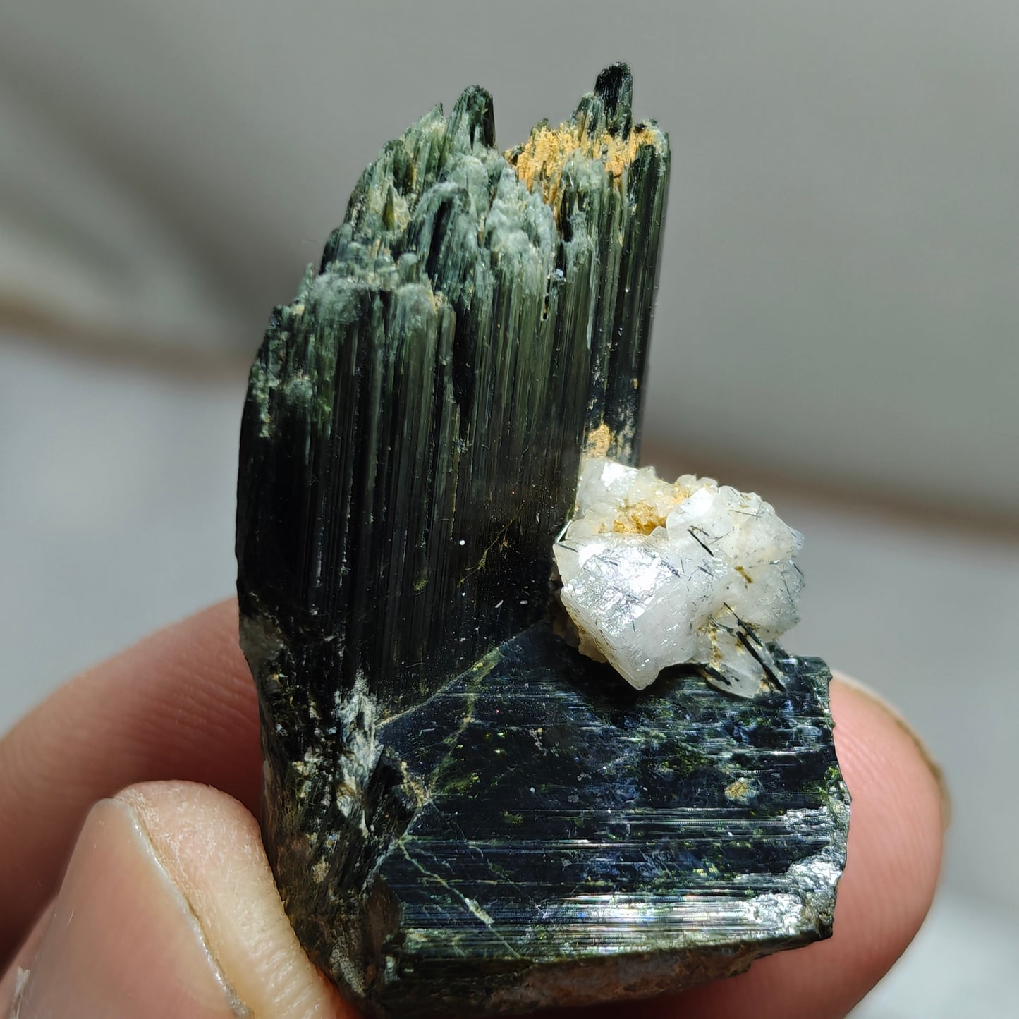 Natural aegirine crystal 22 grams