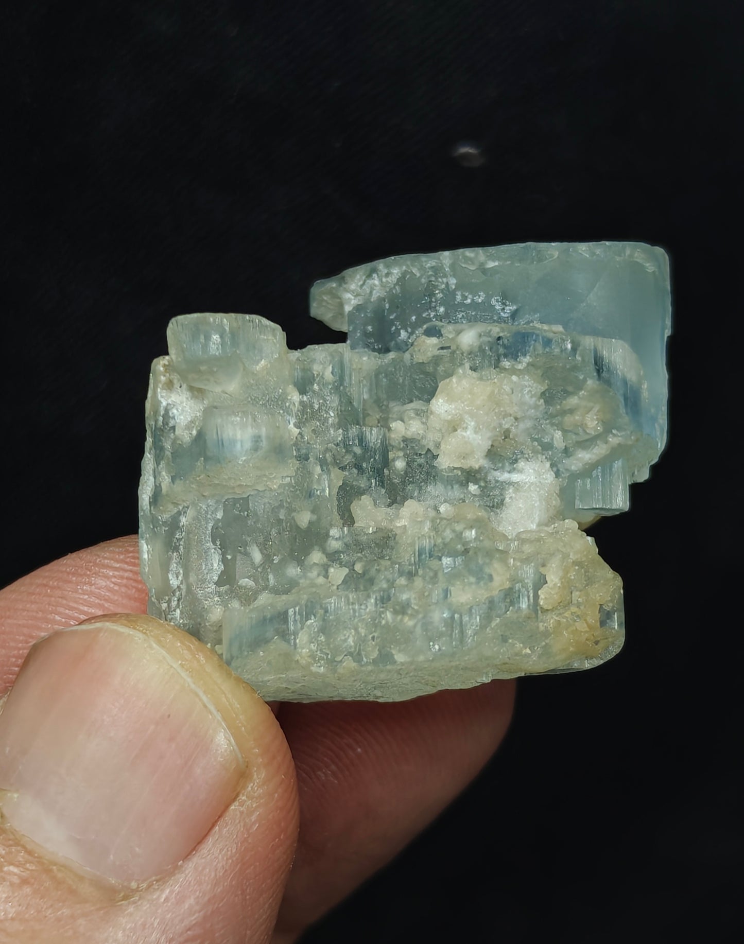 Etched Aquamarine floater Crystal 21 grams