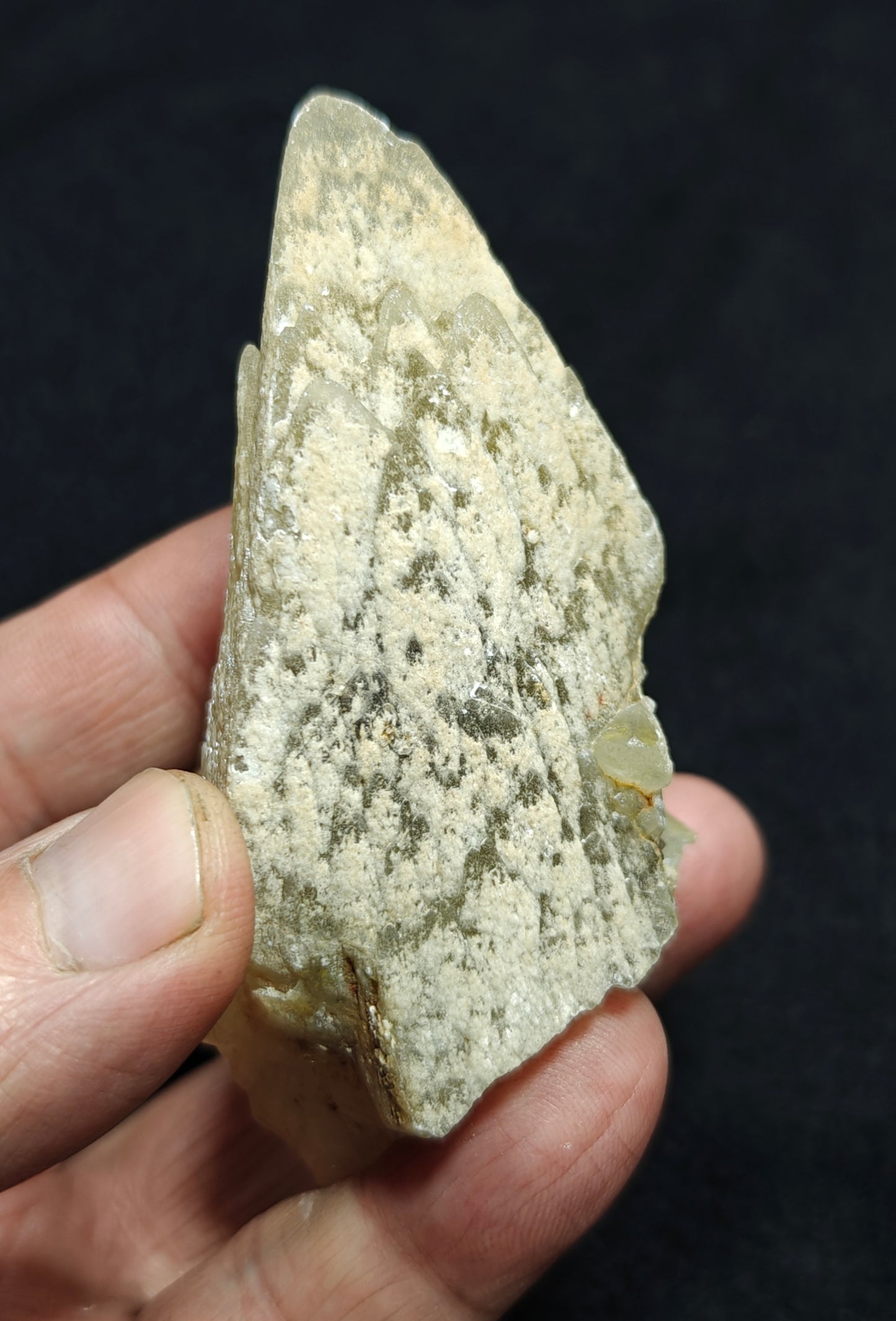 Single beautiful Dogteeth calcite crystal with beautiful terminations 147 grams