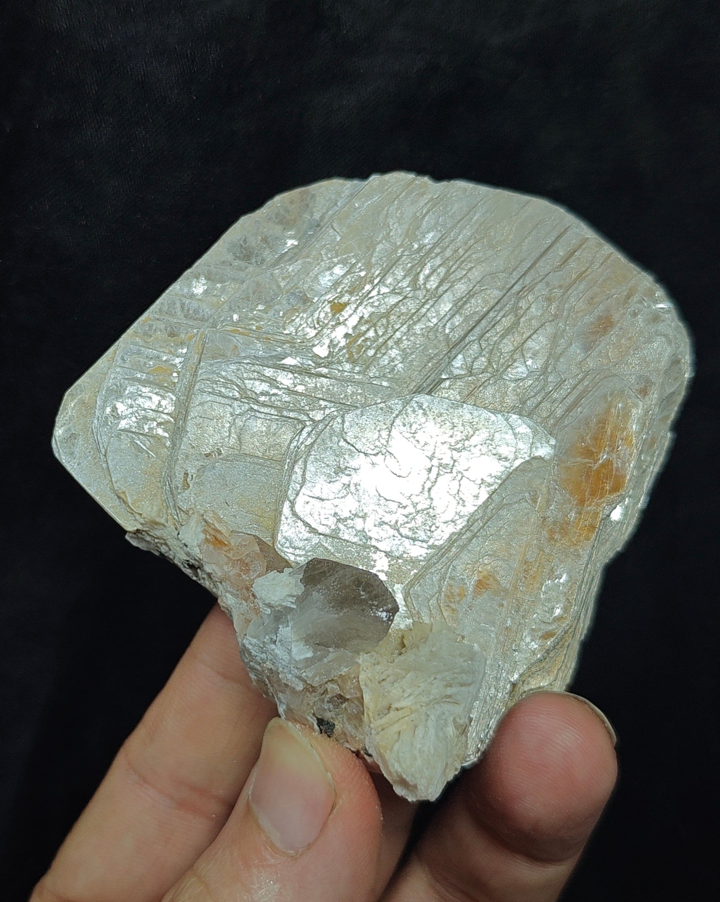 Mica variety muscovite 179 grams