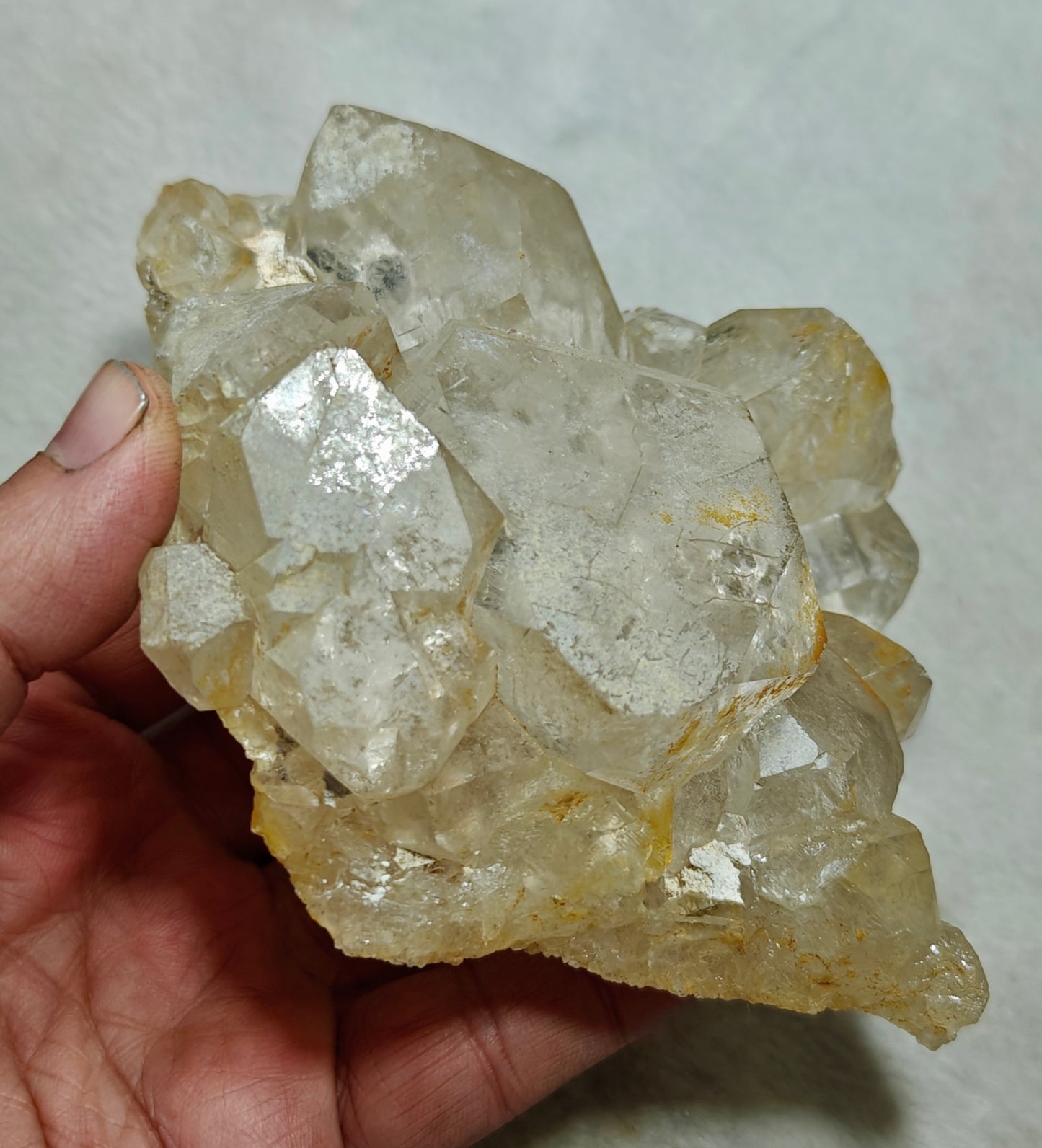 Quartz crystals having gwindle like formations 694 grams