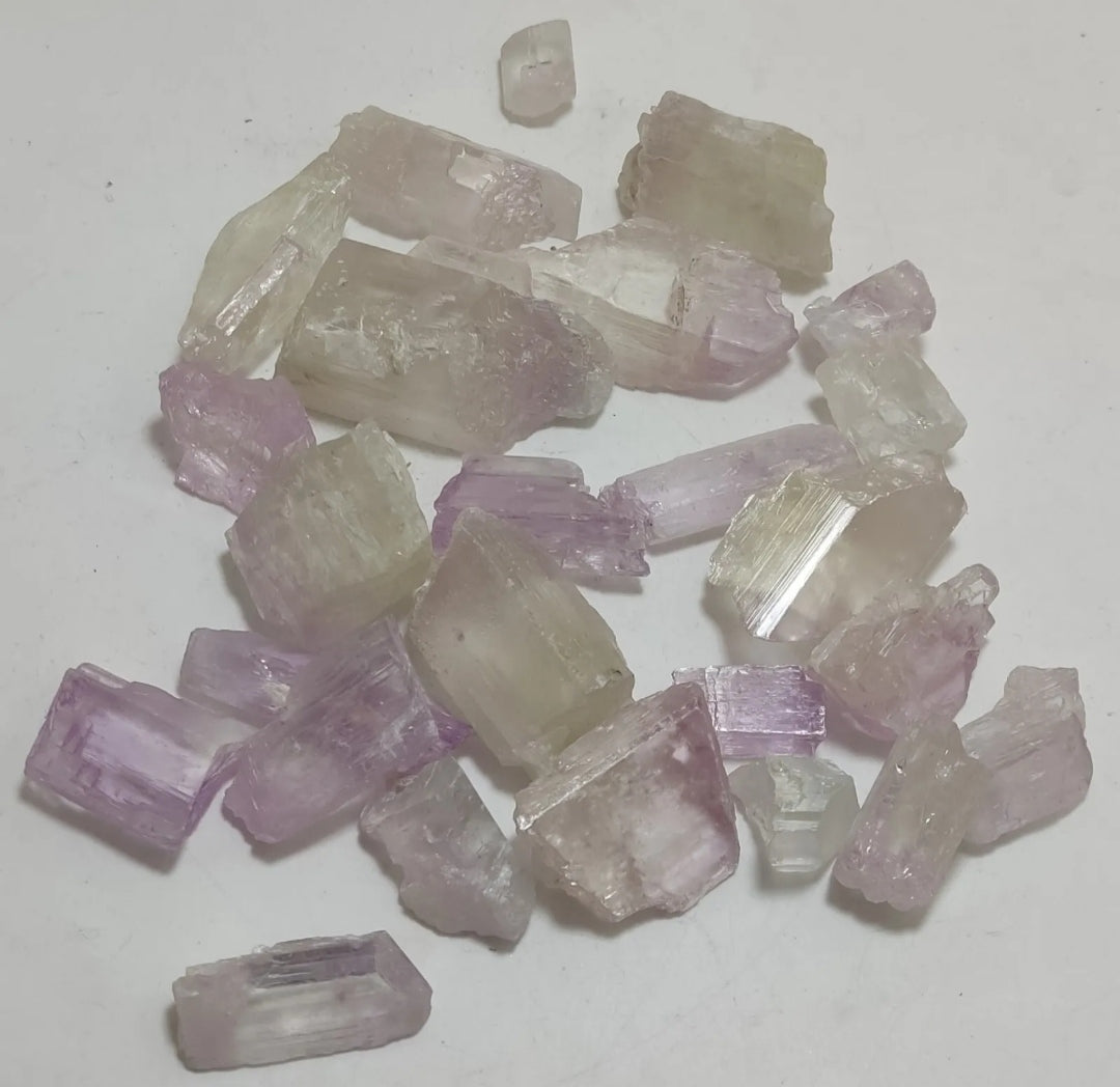 380 grams lot of rough Kunzite/spodumene