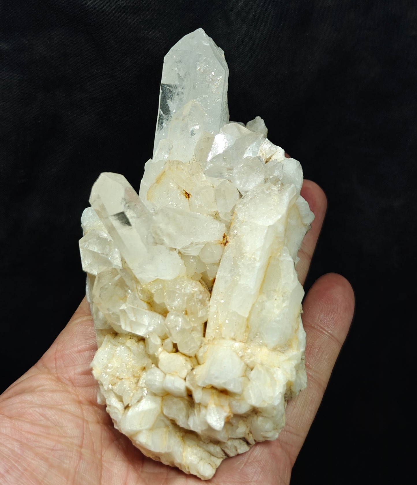 Natural Terminated quartz Crystals cluster 394 grams