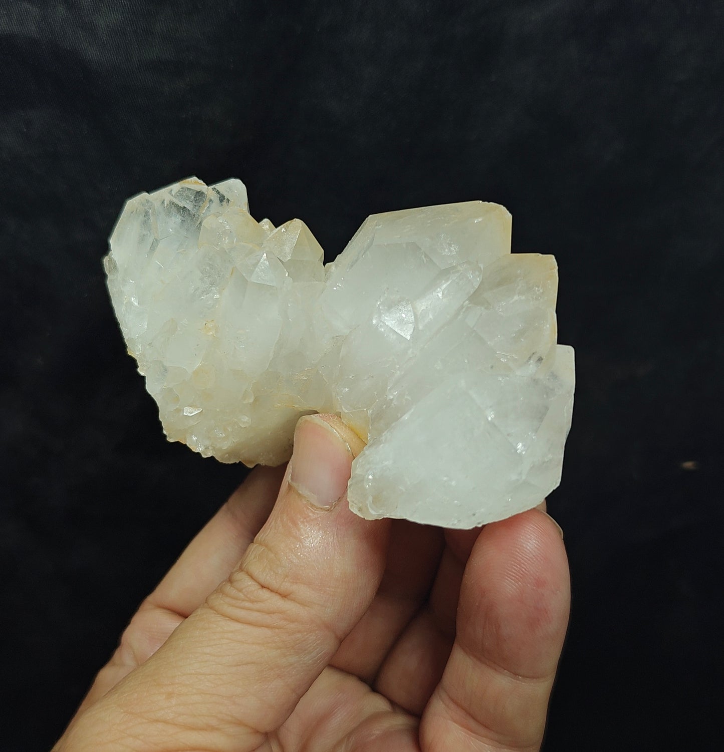 Quartz crystals cluster specimen 130 grams