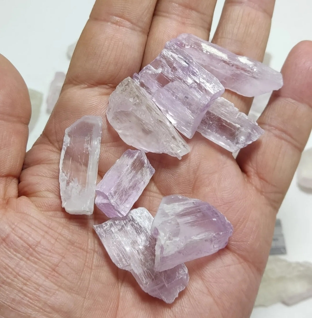 380 grams lot of rough Kunzite/spodumene