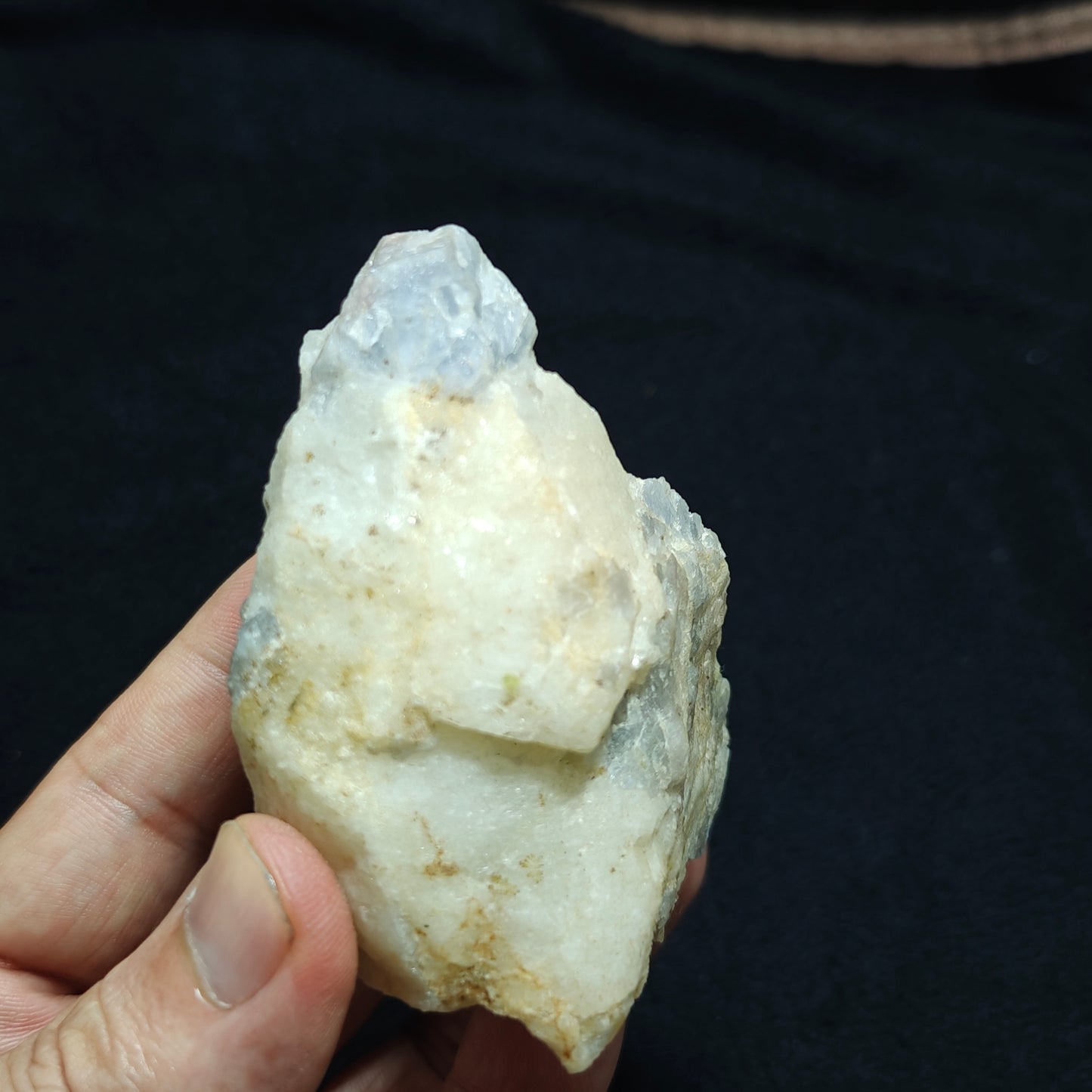 UV reactive tenebrescent Fluorescent Hackmanite 281 grams