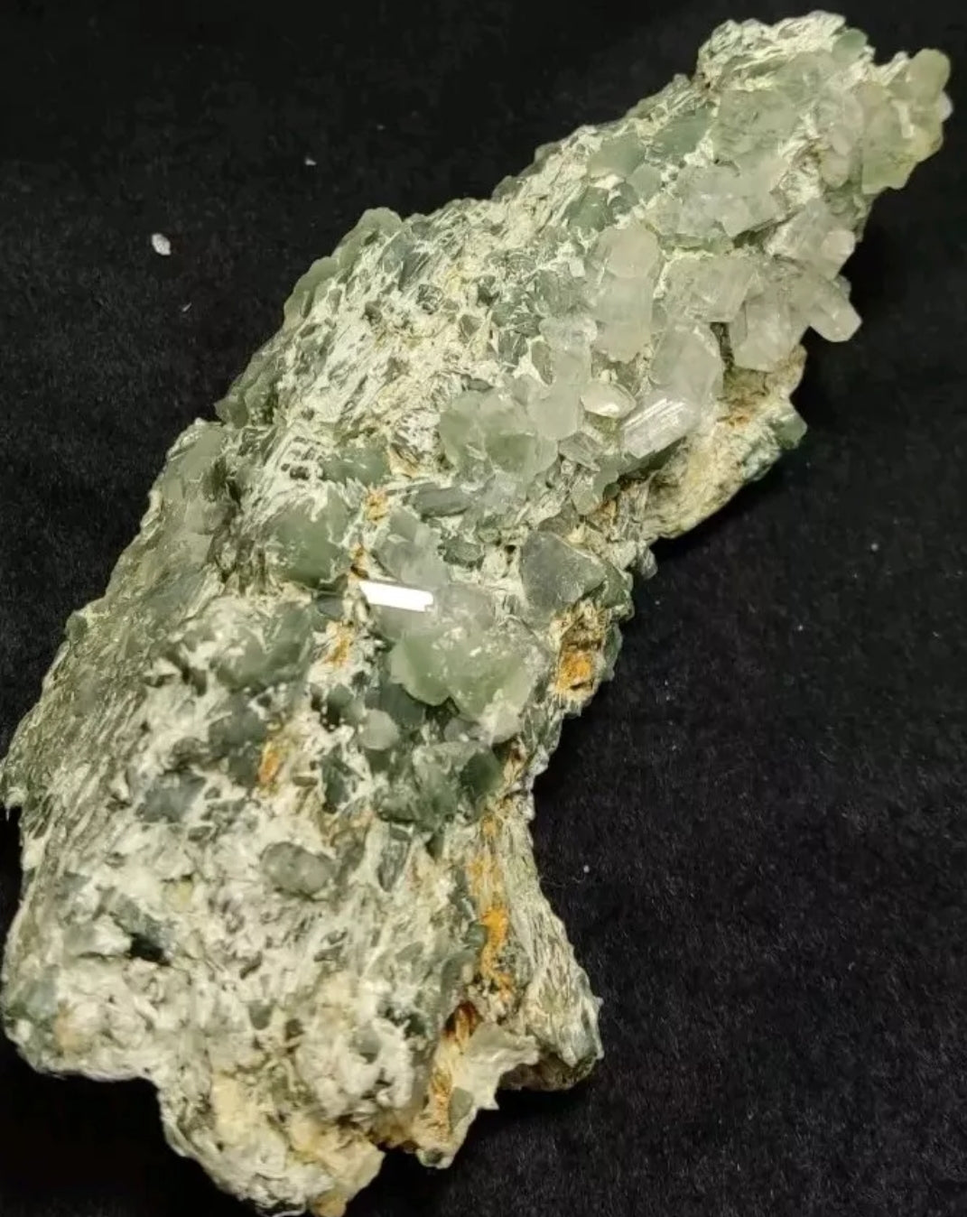 Periclene Albite with byss-olite inclusions 318 grams