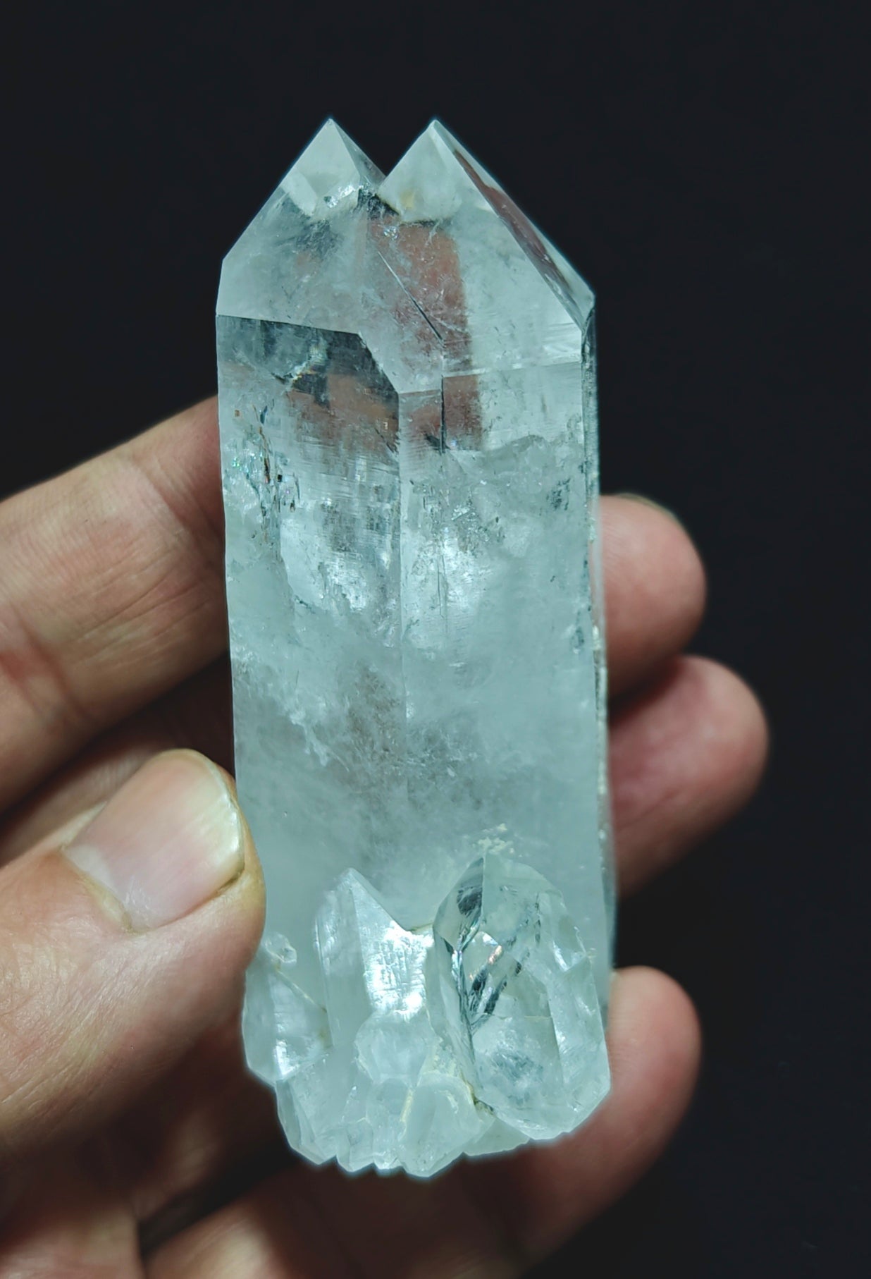 Natural quartz Crystals with twin crystals head and double terminated 133 grams