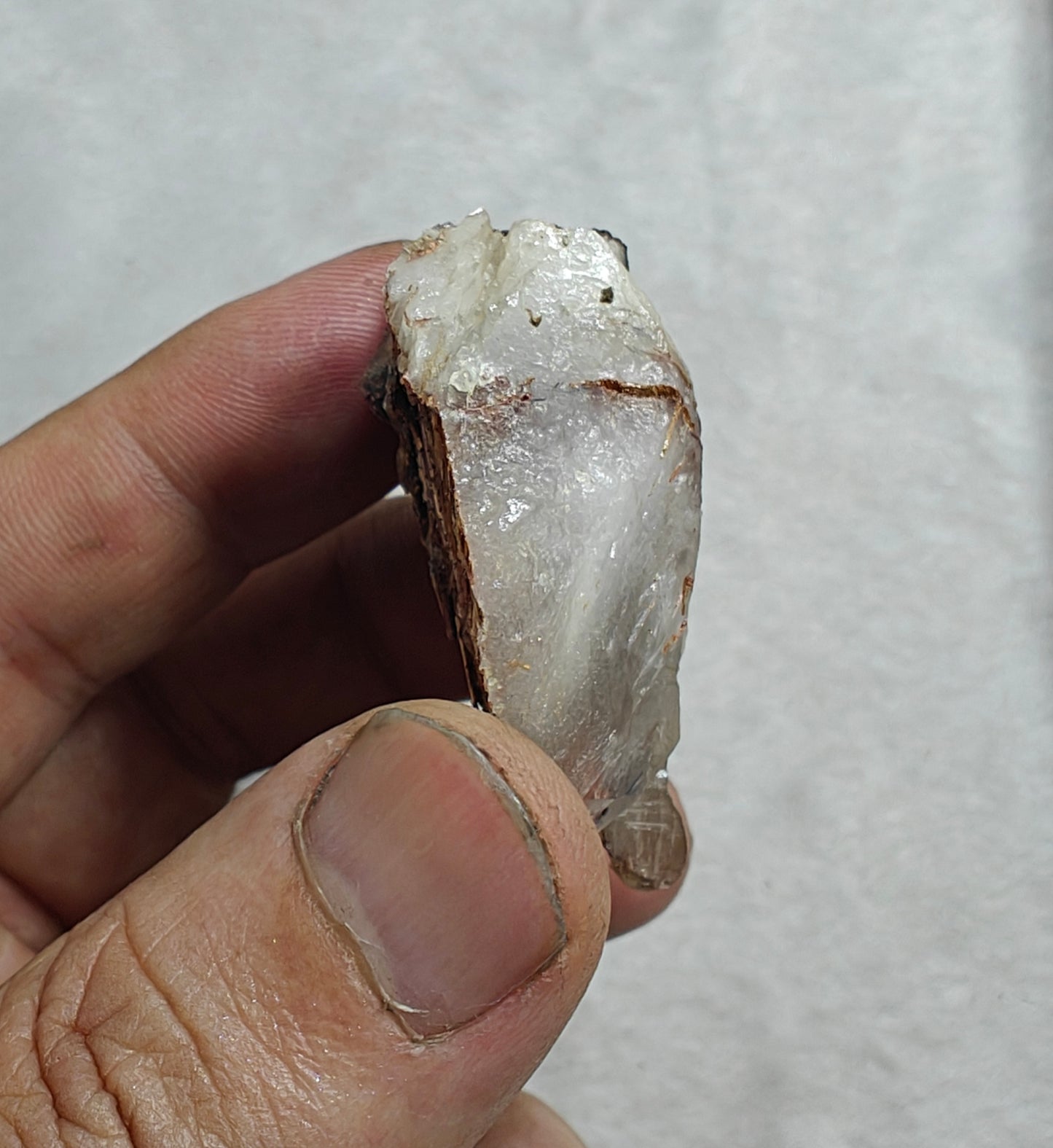 Natural Quartz Crystal with Rutiles Saginite 36 grams