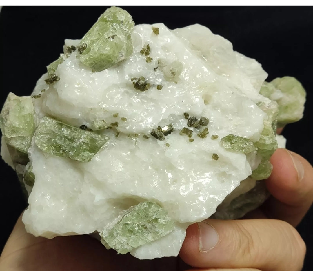 Green diopside crystals on matrix with mica 1067 grams