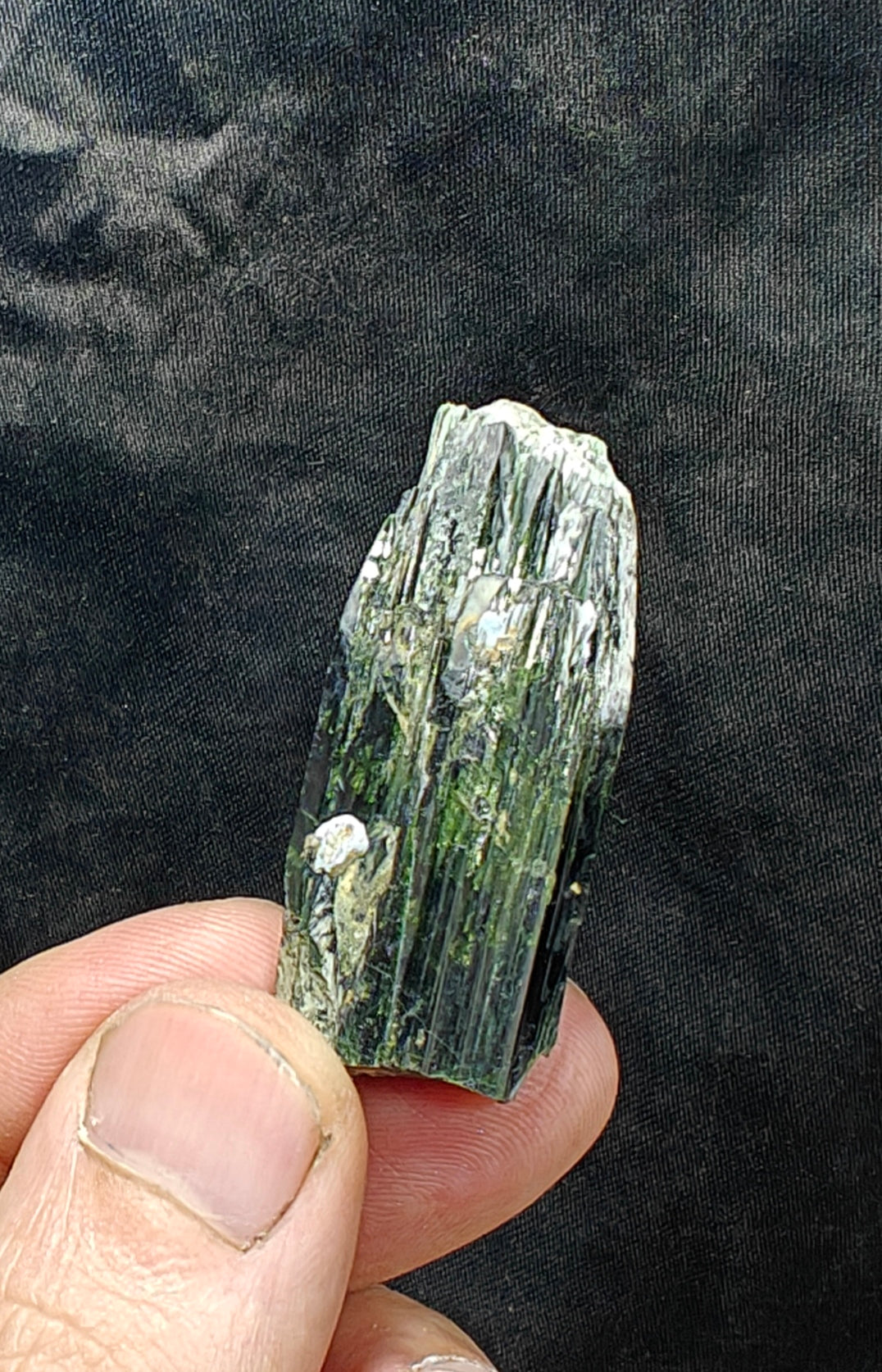 Natural aegirine crystal 21 grams