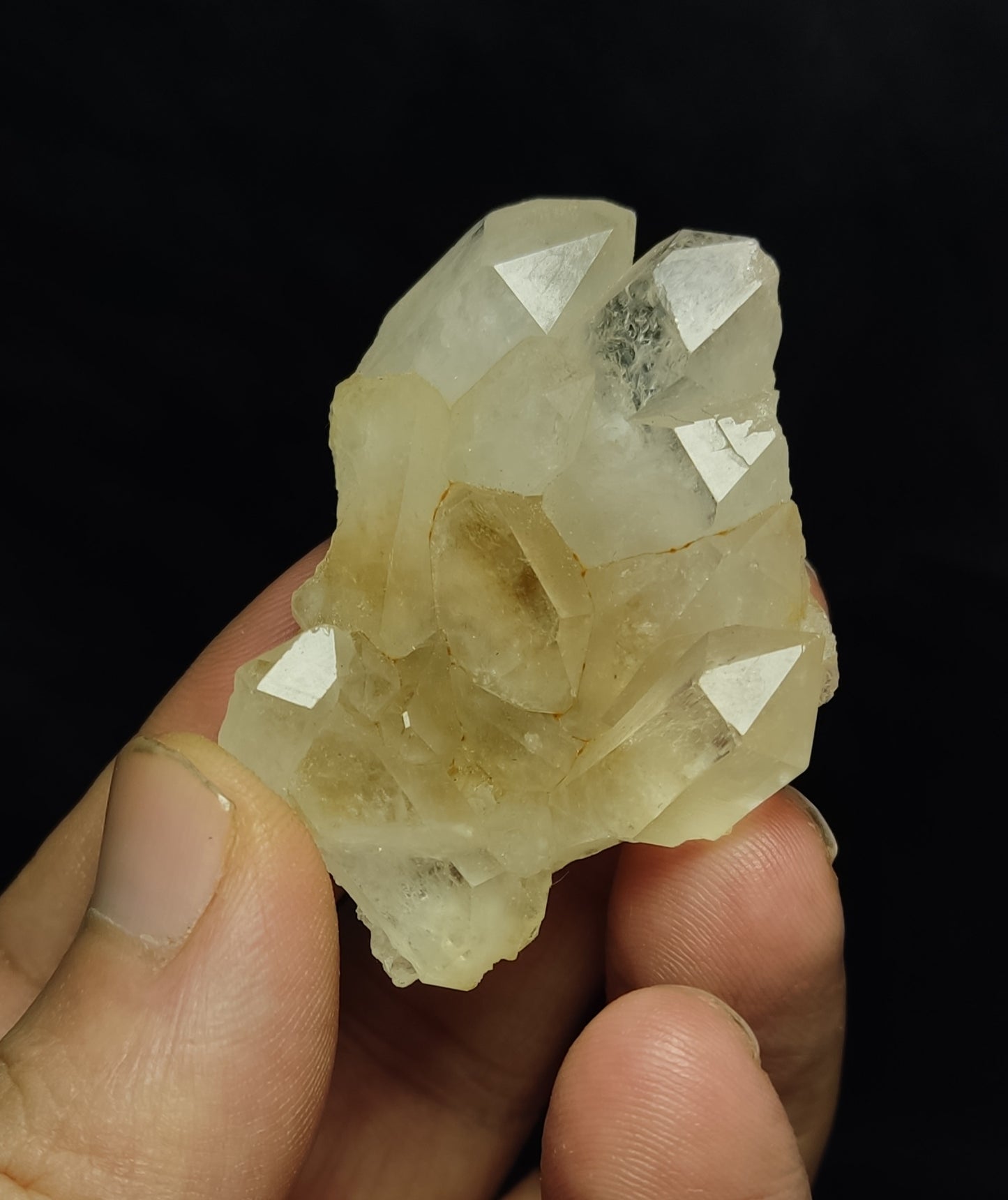 Natural terminated gwindel Quartz crystal 35 grams