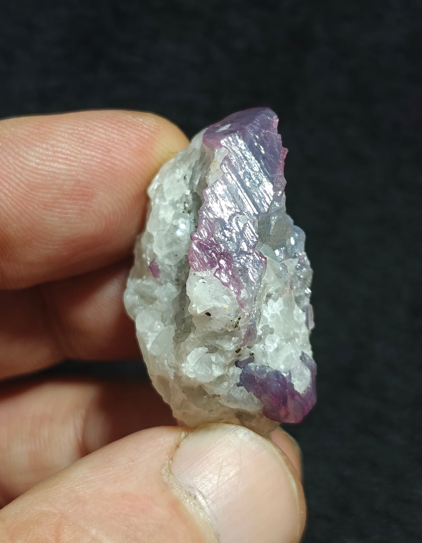 Natural corrundum on matrix 25 grams
