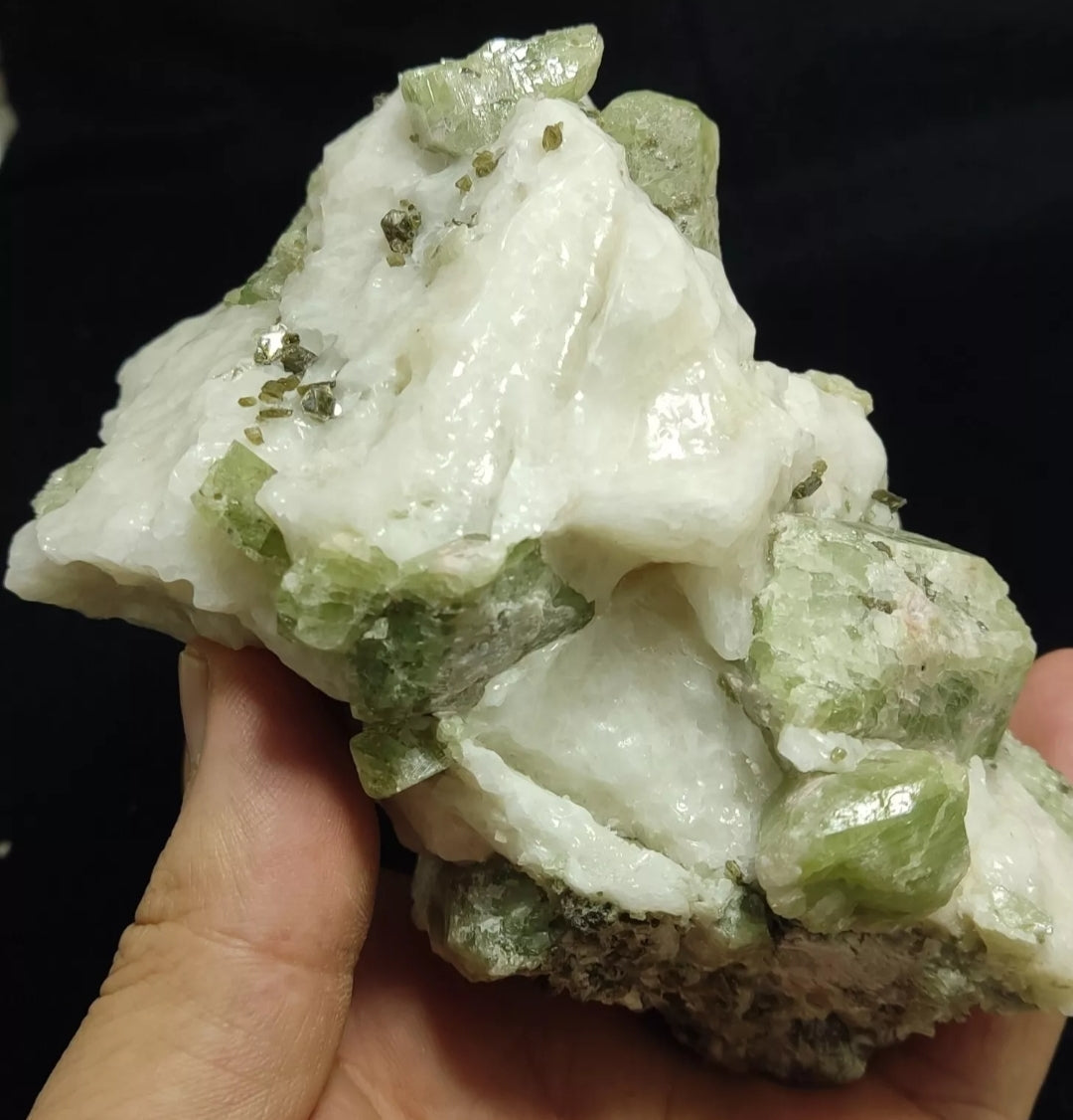Green diopside crystals on matrix with mica 1067 grams