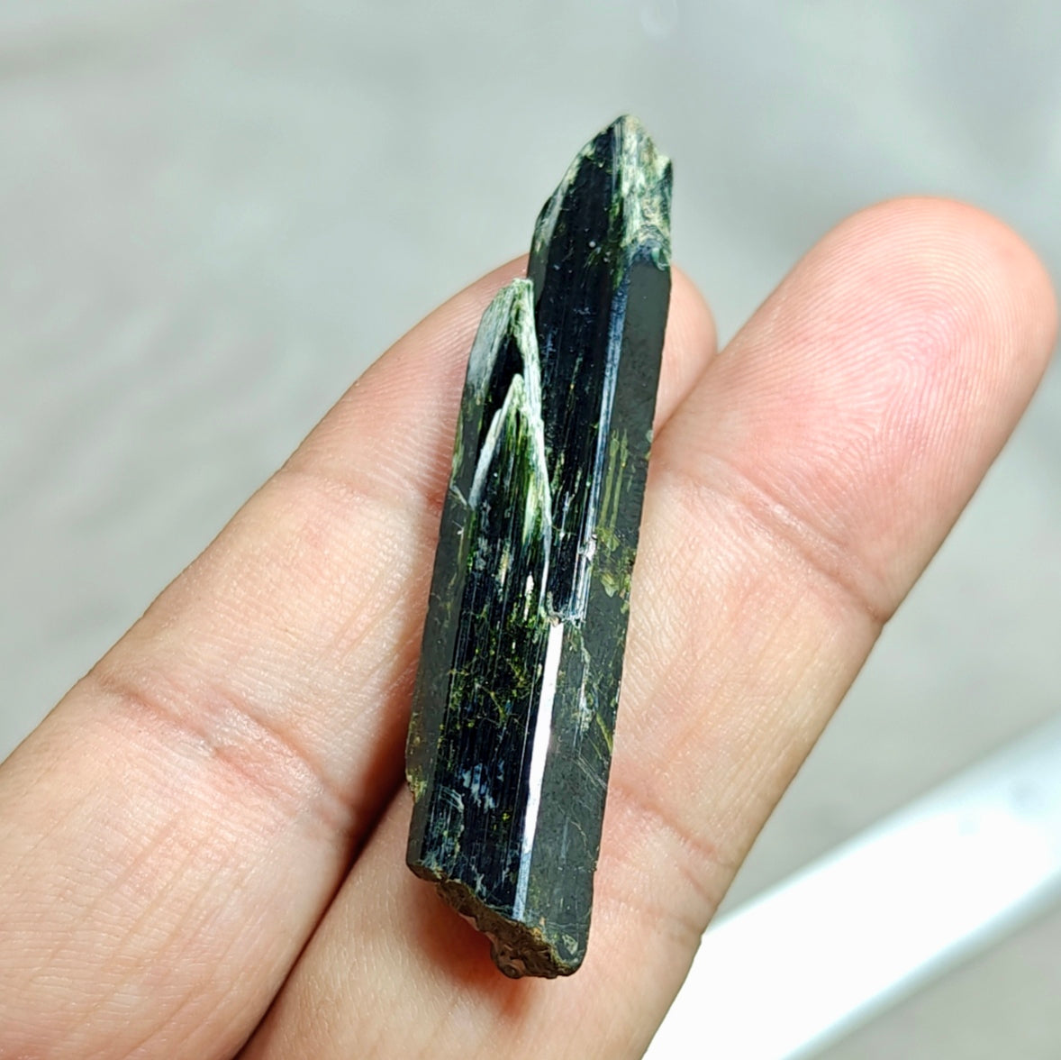 Aegirine crystal specimen 9 grams