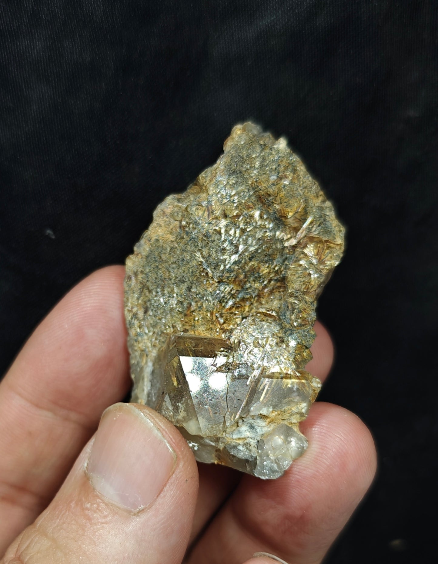 Rutiles on quartz 46 grams