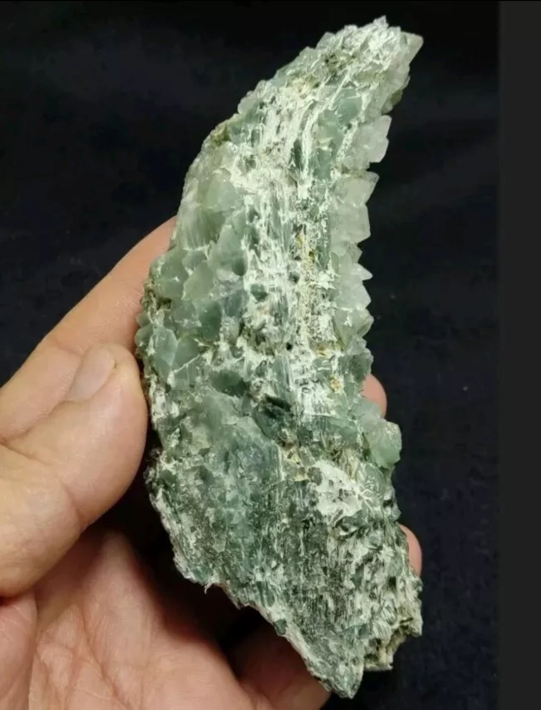 Periclene Albite with byss-olite inclusions 318 grams