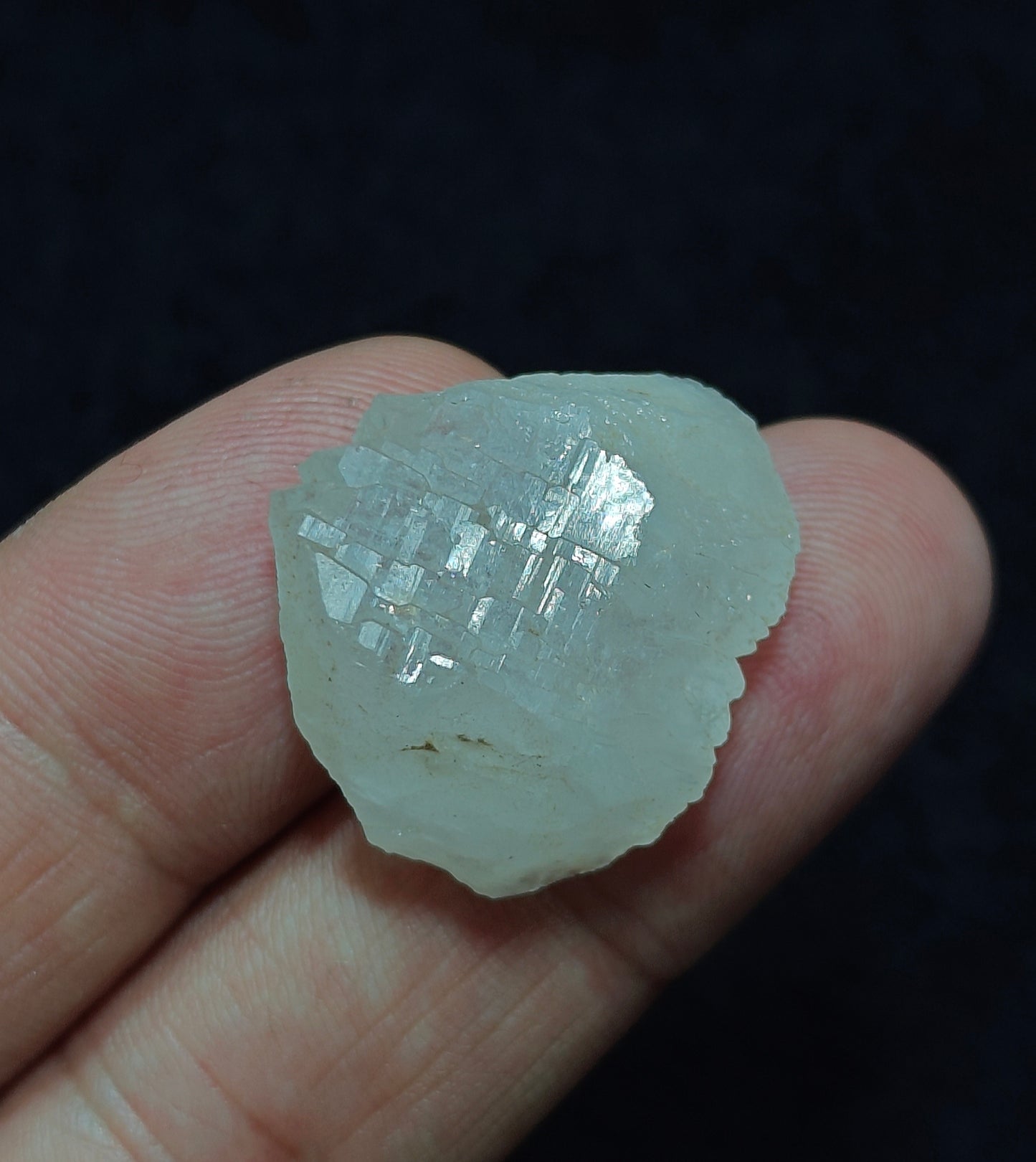 Natural gwindel quartz crystal 9 grams