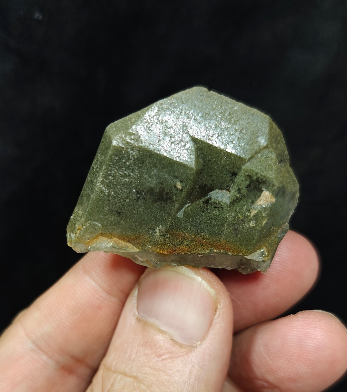 Natural chlorite quartz crystal 24 geams
