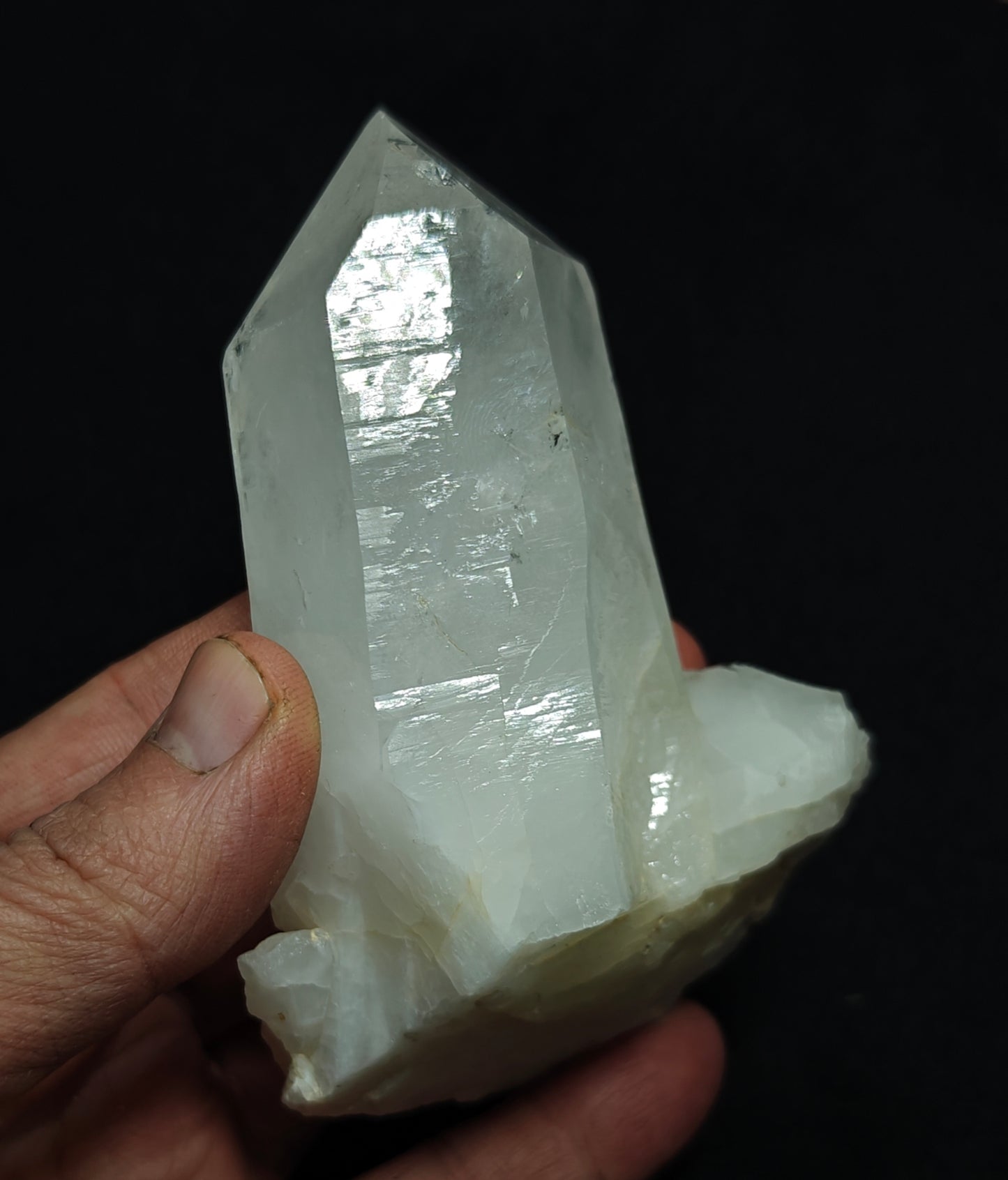 Natural Quartz Crystal self standing 323 grams