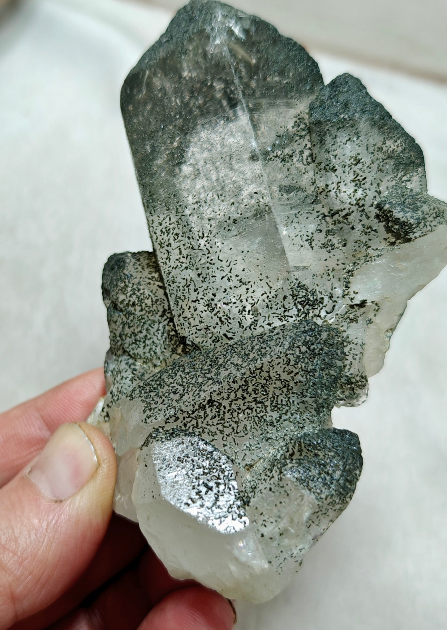 Single beautifully terminated quartz Crystals with sprinkled chlorite 237 grams