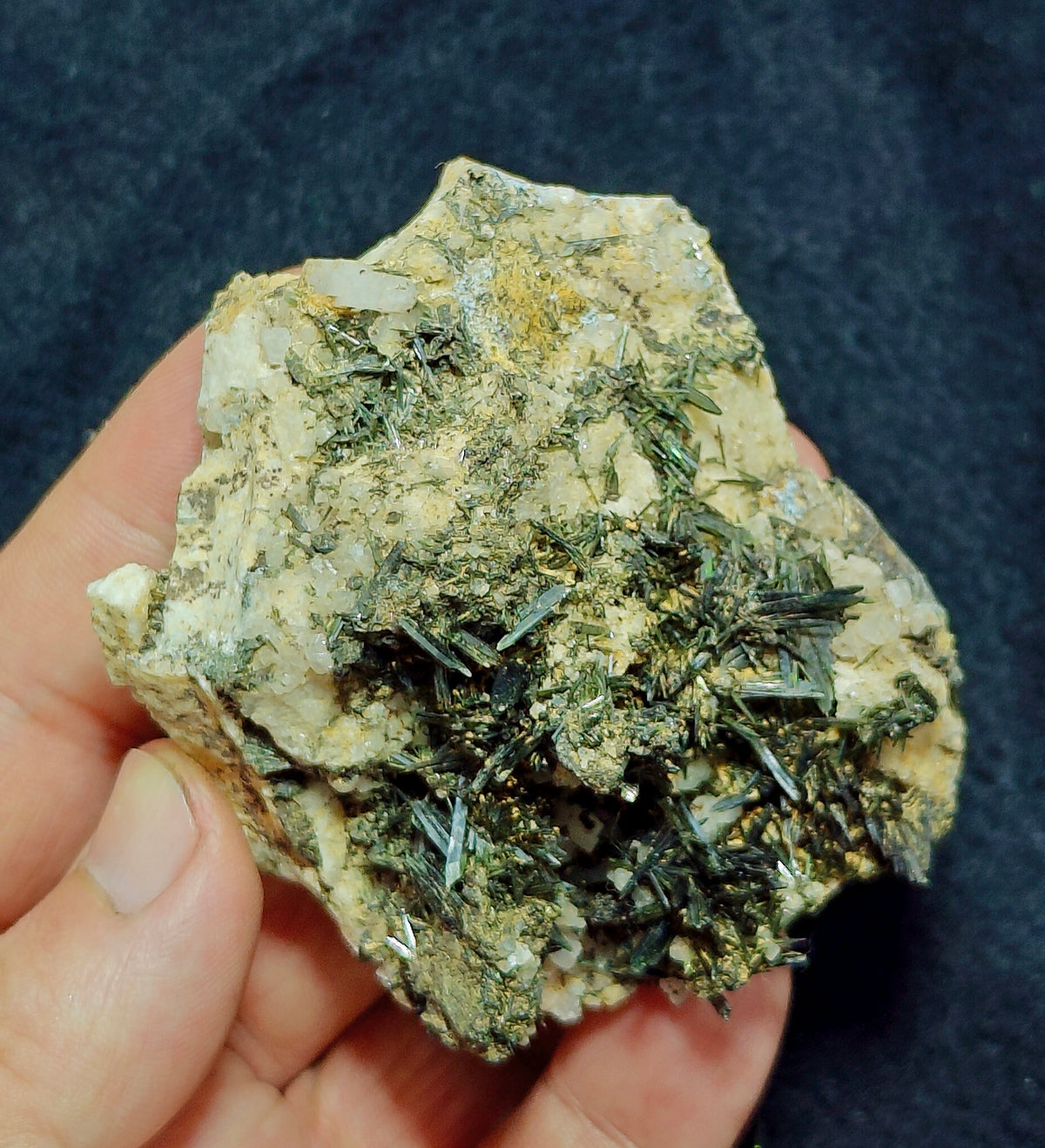 Aegirine crystals specimen 141 grams