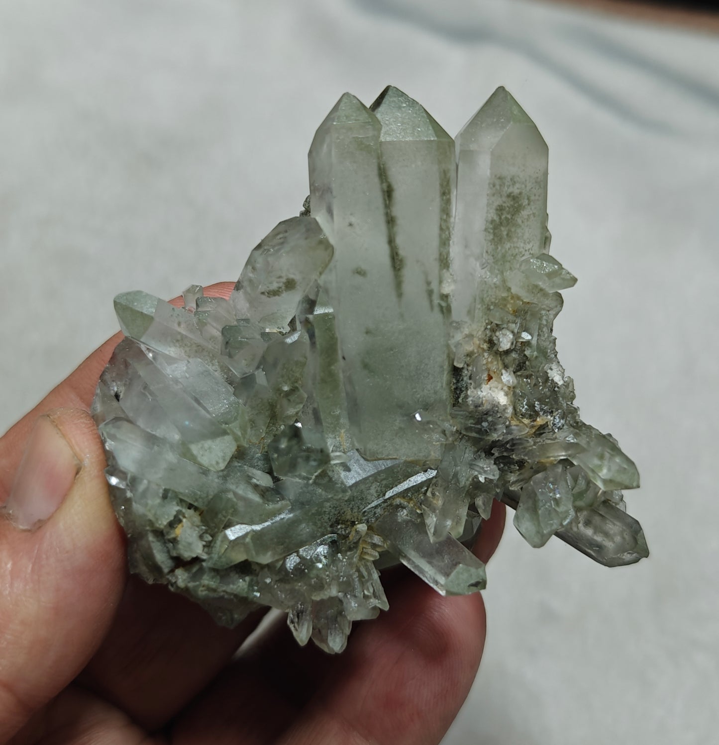 Chlorite Quartz crystals cluster 94 grams