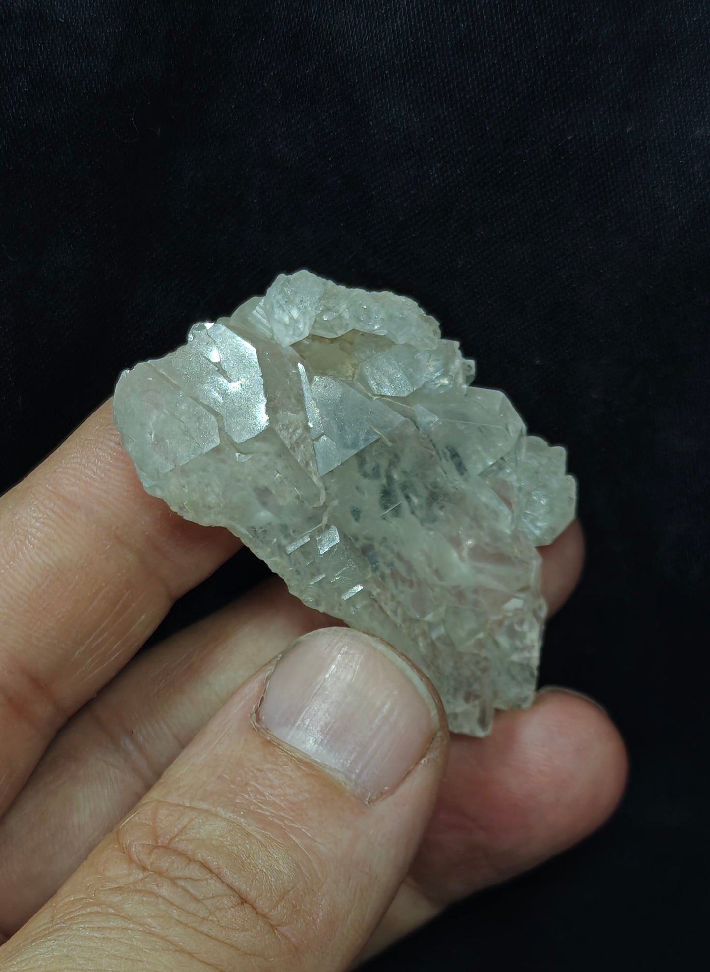 Natural gwindel quartz crystal 22 grams