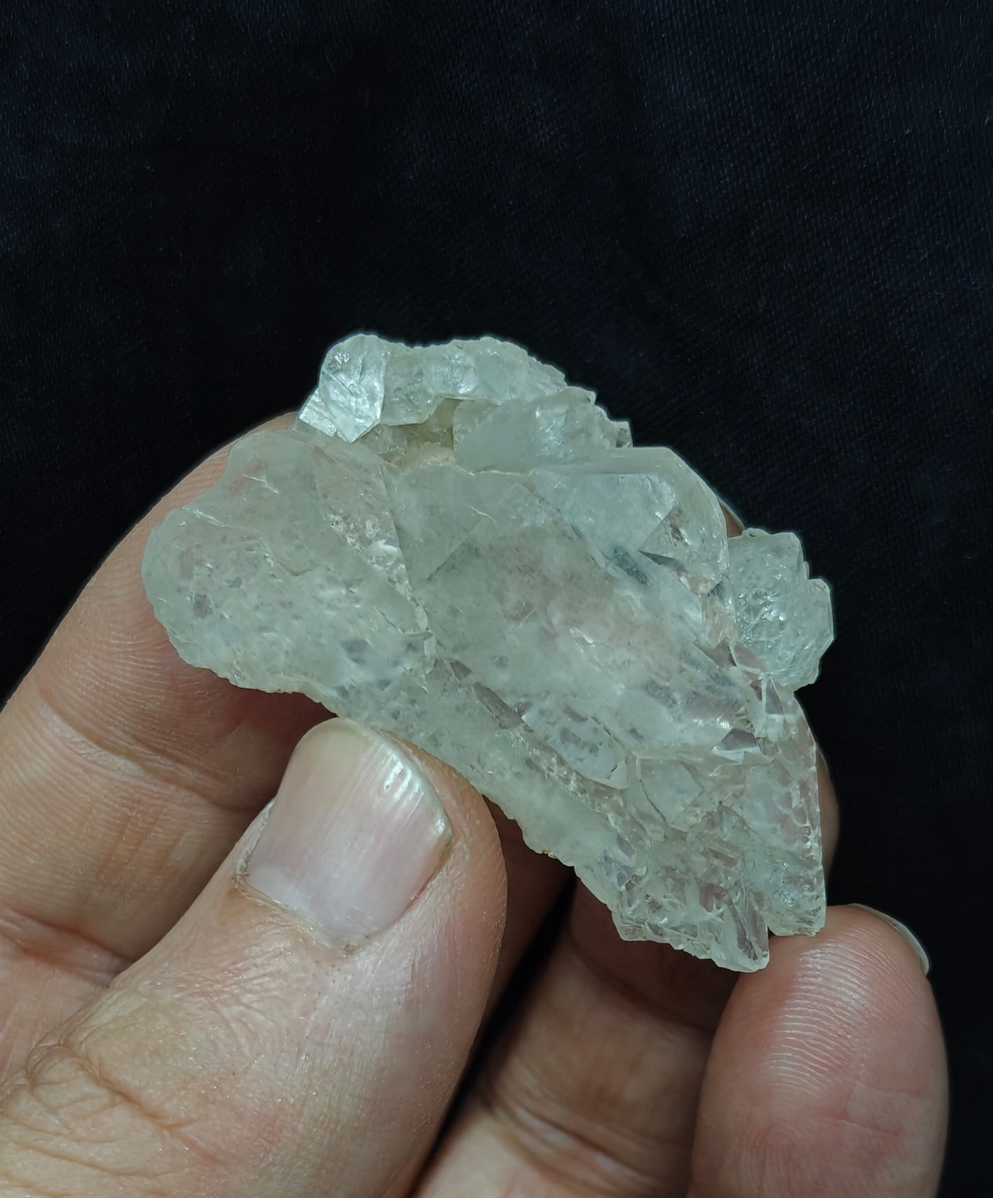 Natural gwindel quartz crystal 22 grams