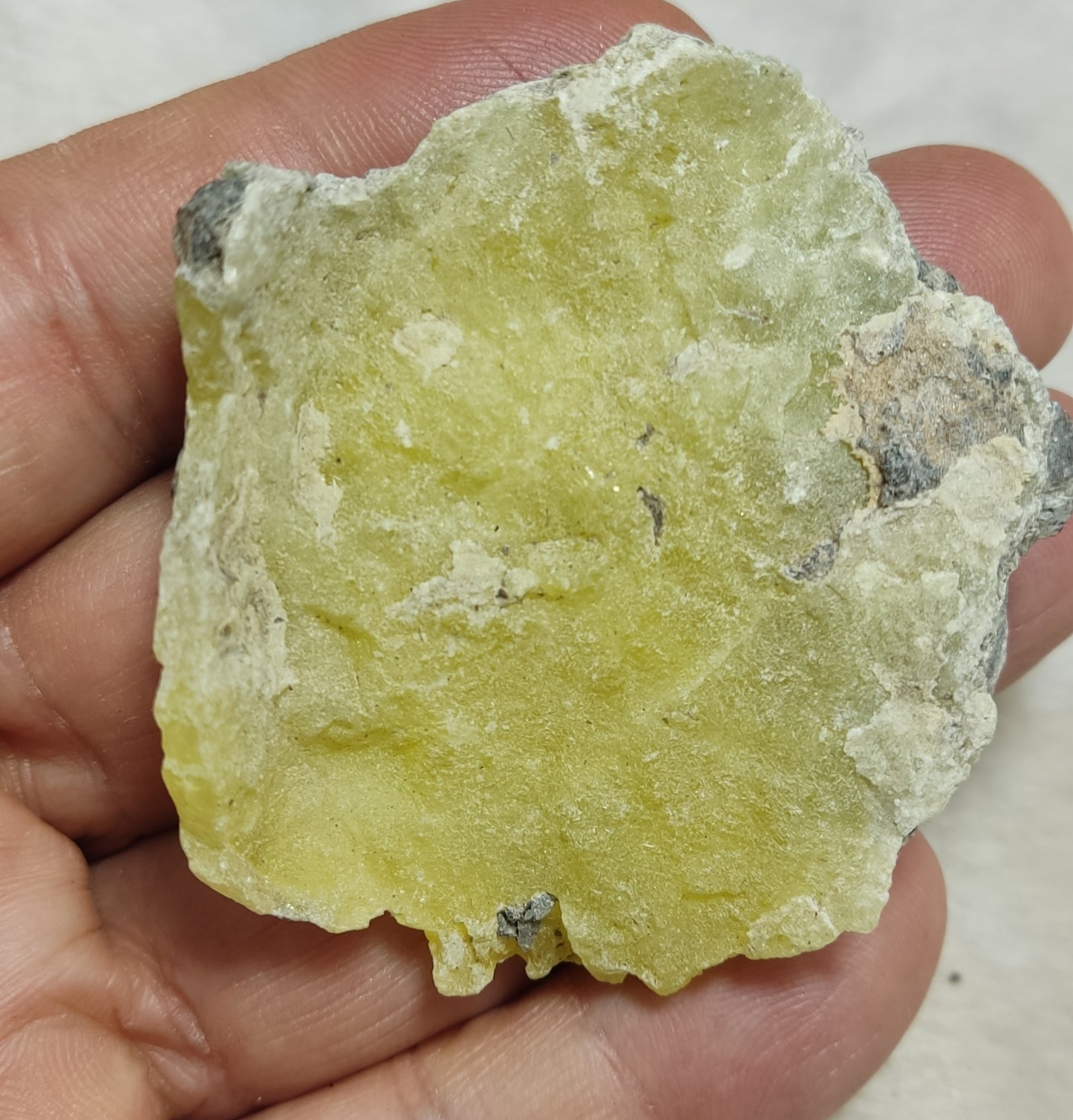 Natural yellow color Brucite 29 grams