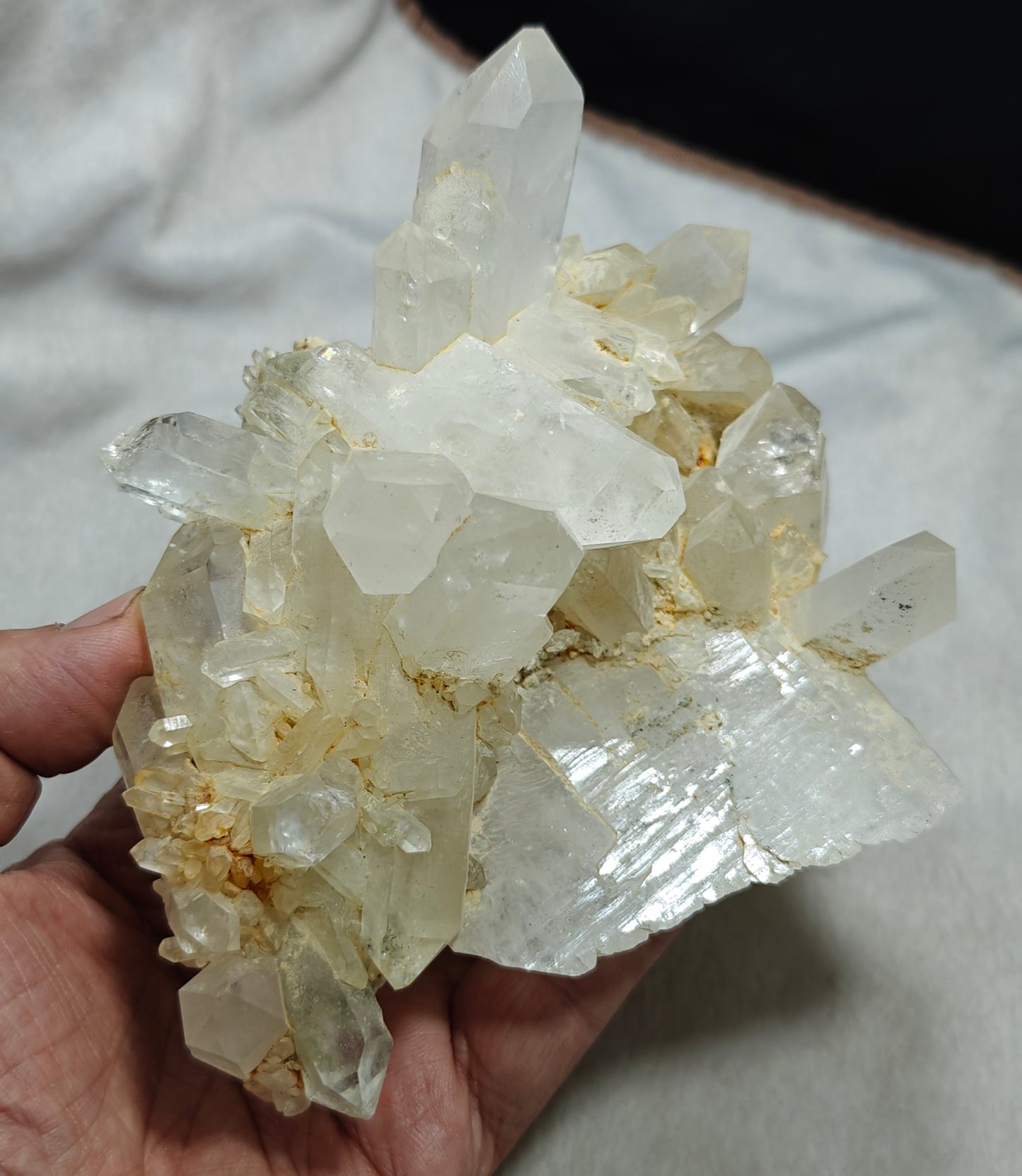 An amazing specimen terminated quartz crystals with faden and chlorite inclusions 639 grams
