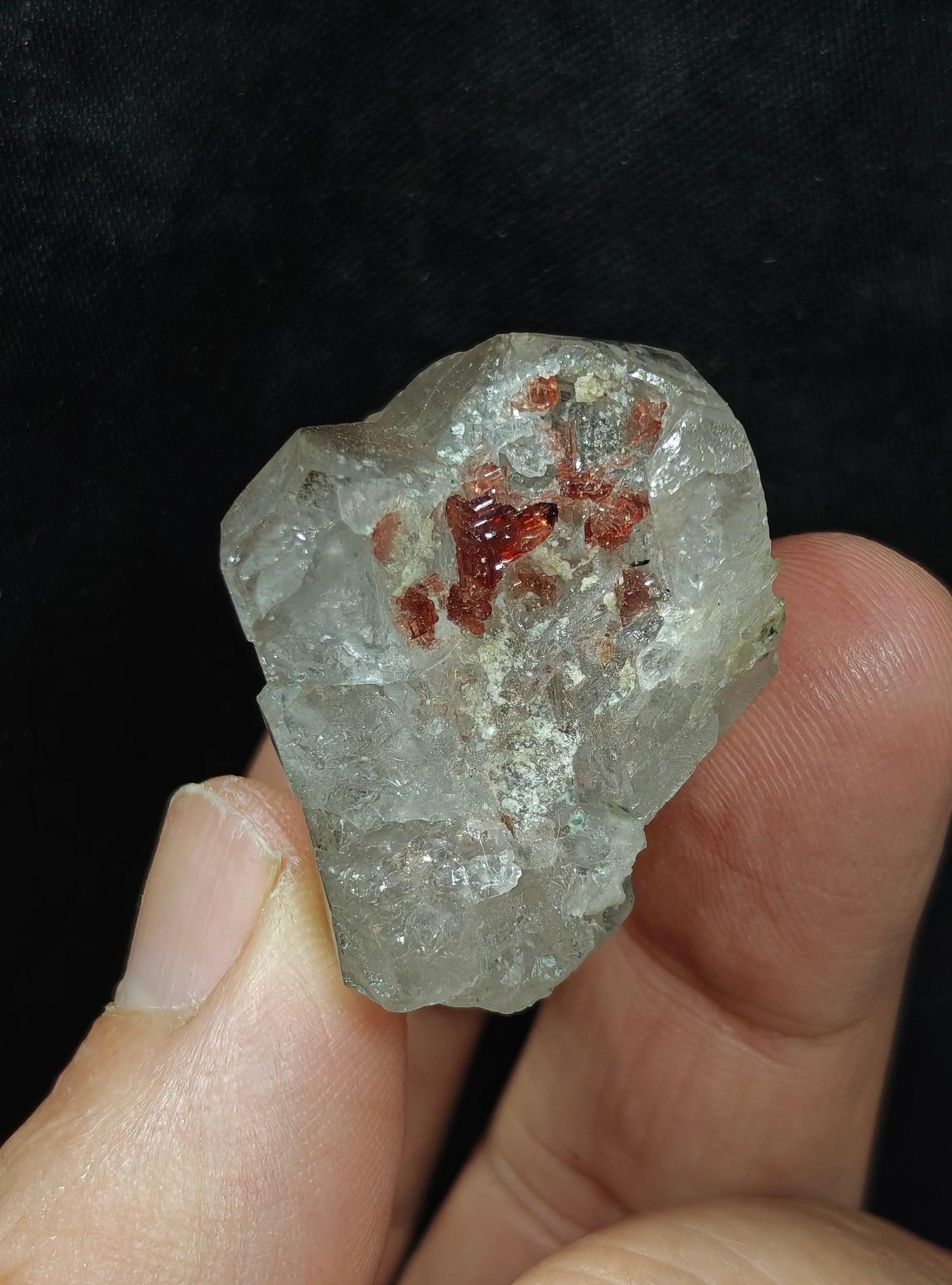 Natural terminated specimen of quartz crystals with associated Garnet 33 grams