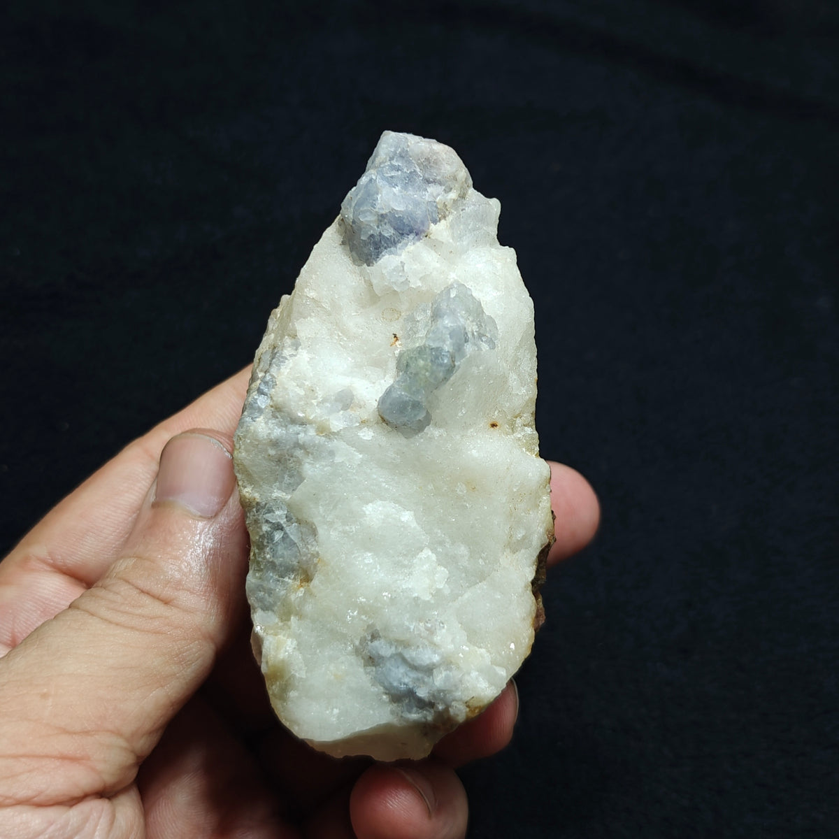 UV reactive tenebrescent Fluorescent Hackmanite 281 grams
