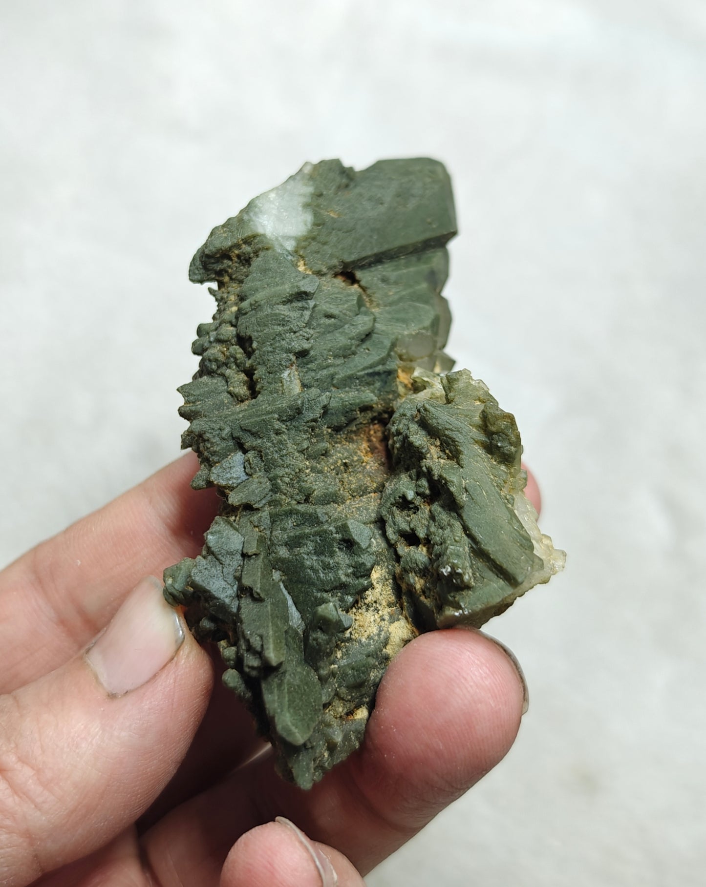 An Aesthetic Natural crystals cluster of beautifully terminated Chlorite Quartz 85 grams