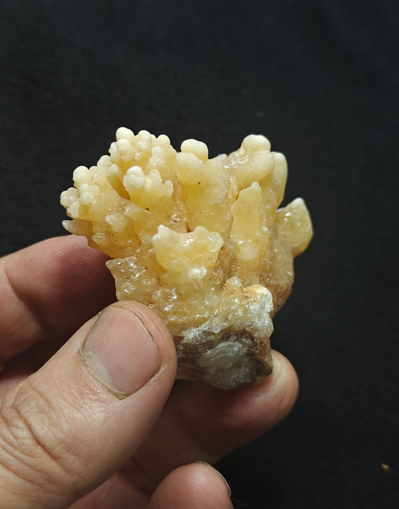 An aesthetic specimen of aragonite flower shape natural terminated crystals 89 grams