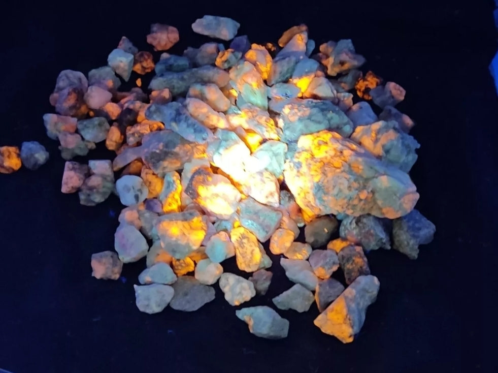 1200 grams fluorescent Hackmanite