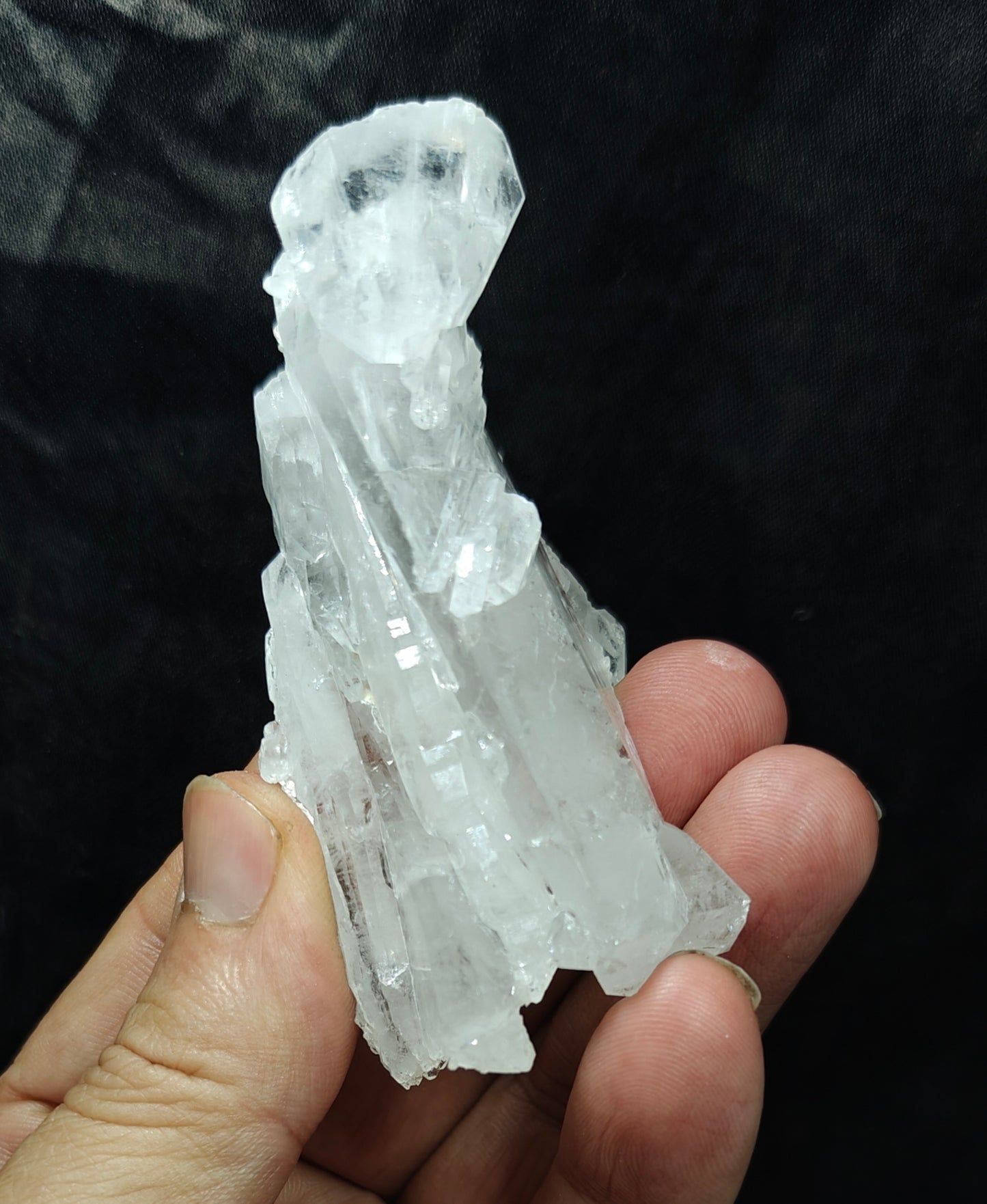 Natural terminated Faden Quartz crystals cluster 91 grams